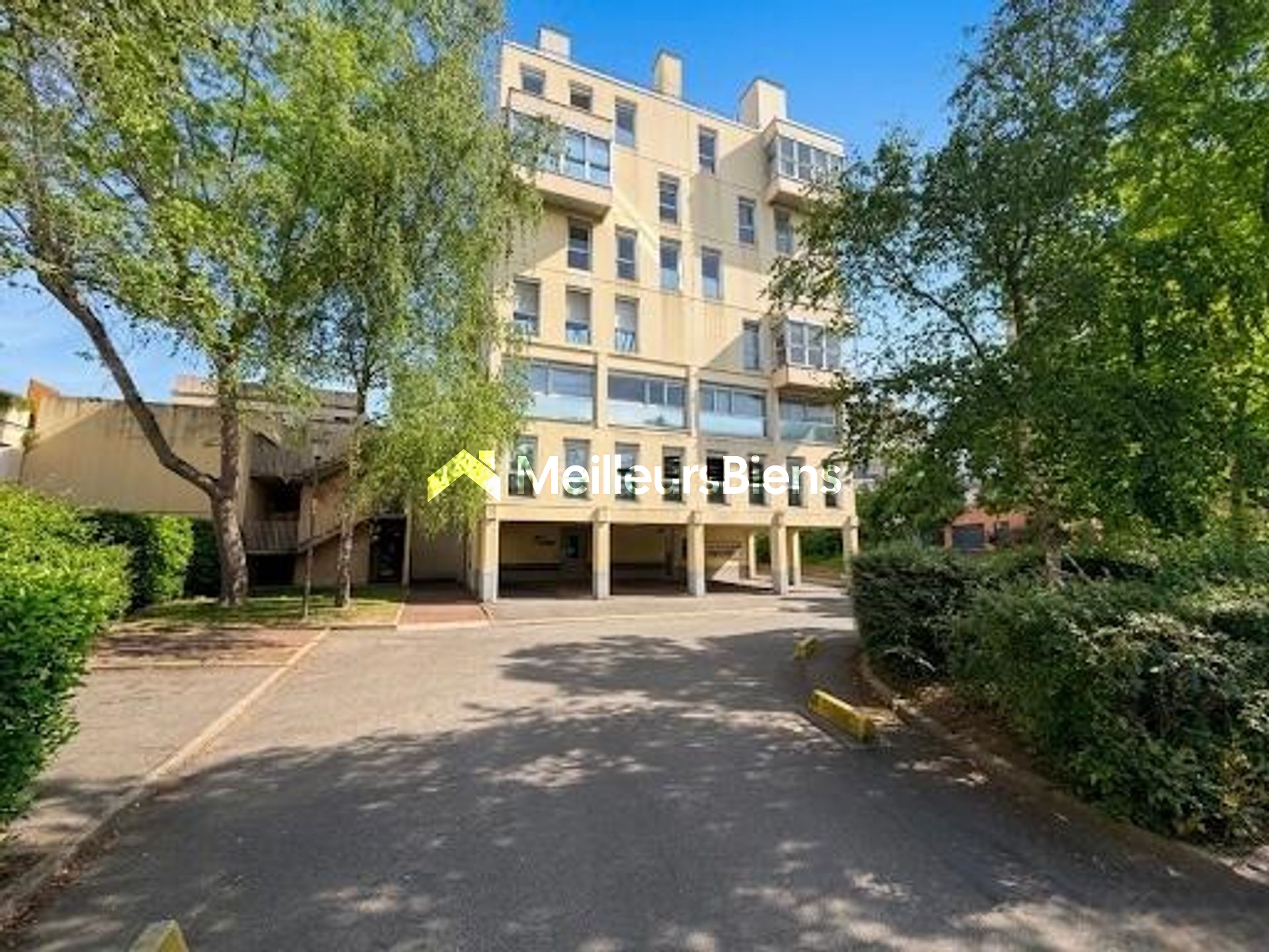 Murs Commerciaux Occupés 56 m² – Cergy Préfecture (Le Ponceau) – Idéal Investisseur / Rendement Sécurisé