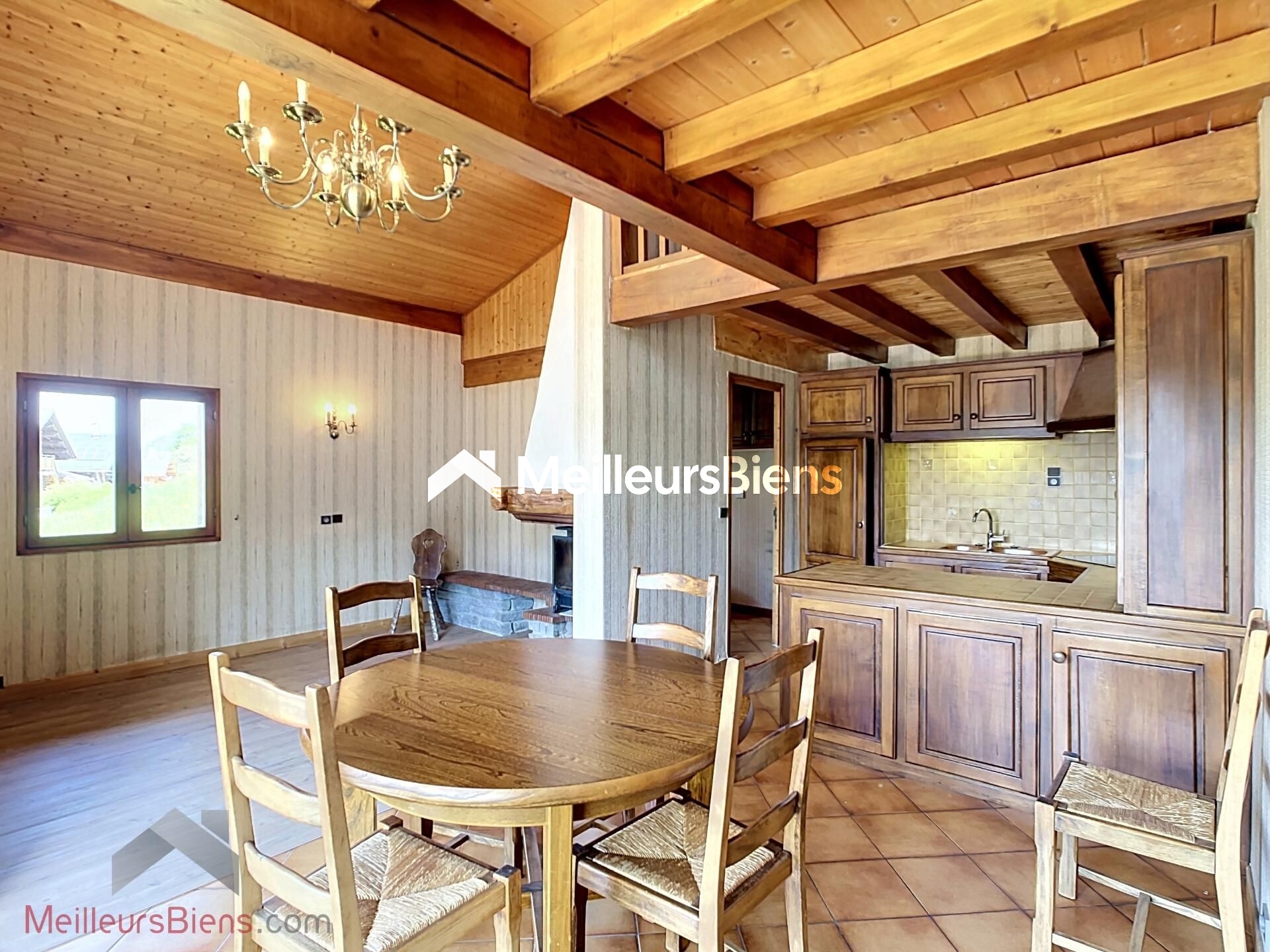 Garage et espaces de rangement du chalet
