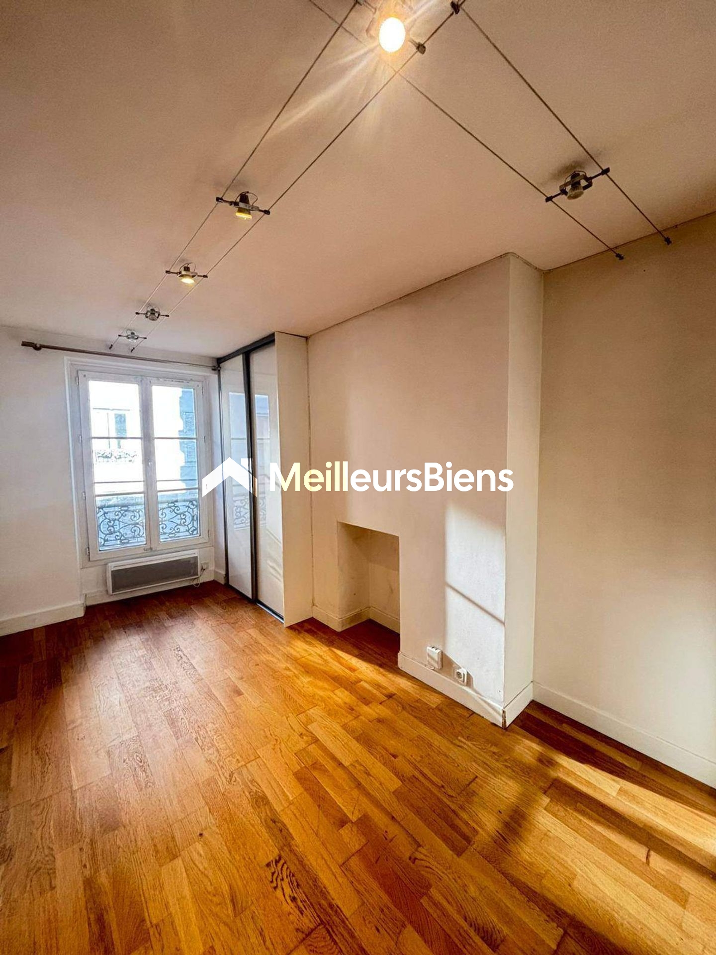 A VENDRE - Grand studio avec coin chambre - 25m2 - Paris 12 - Gare de Lyon