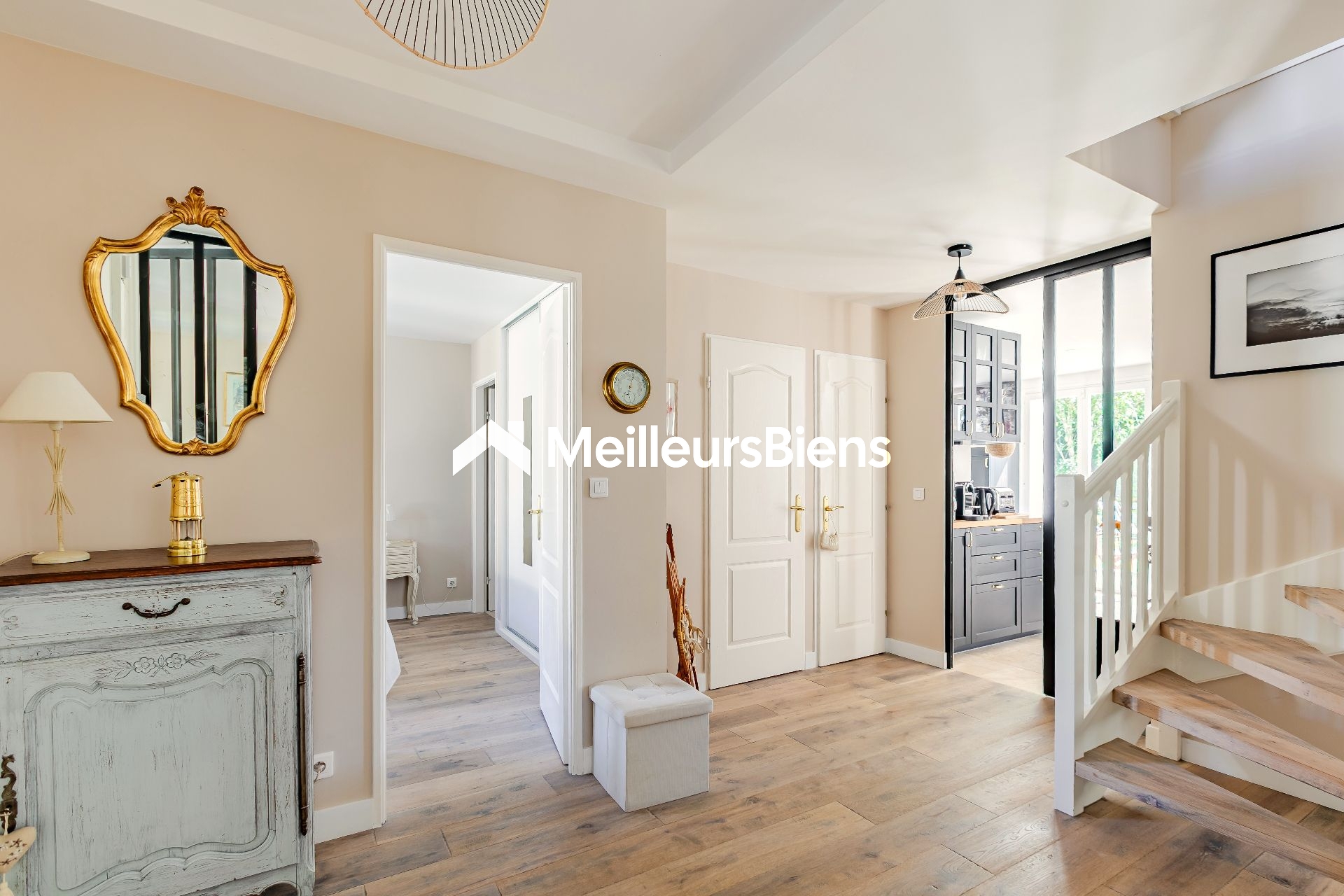 Maison familiale de 205 m² avec jardin piscinable et double garage à Chavenay