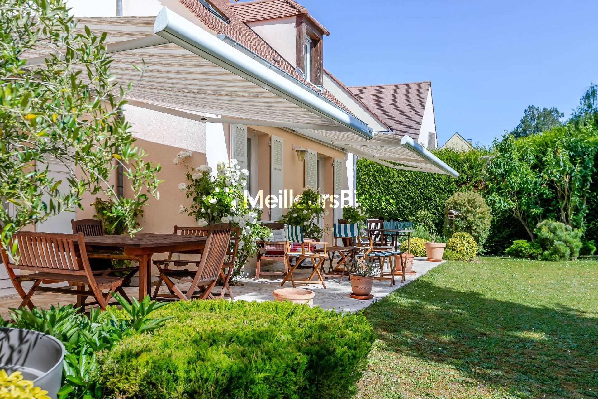 Maison familiale de 205 m² avec jardin piscinable et double garage à Chavenay