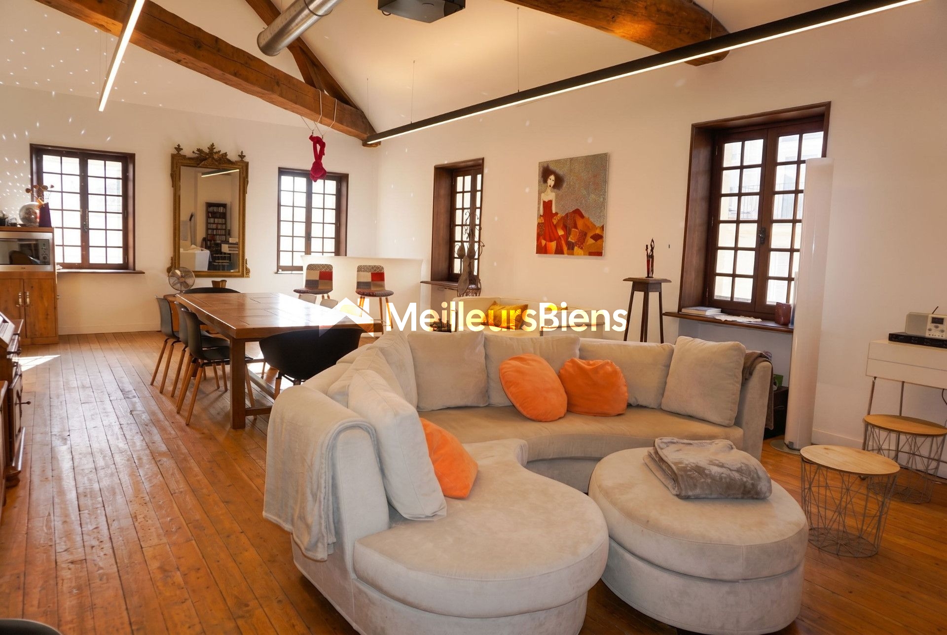 Loft de 250m2 sur le vieux port au coeur de Marseille - usage familial et/ou professionnel.
