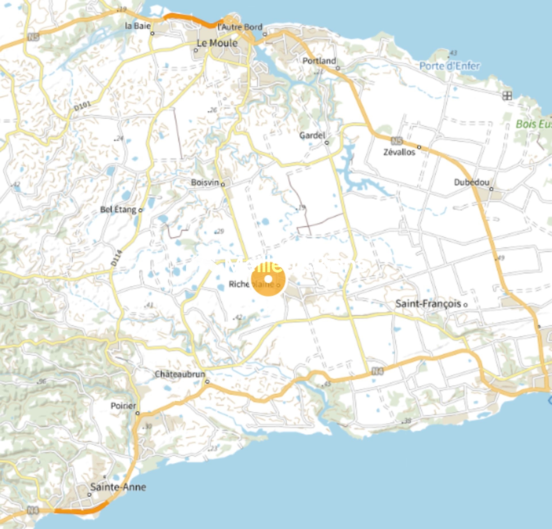 Terrain de 1029 m² à Sainte-Anne, idéal pour projet immobilier