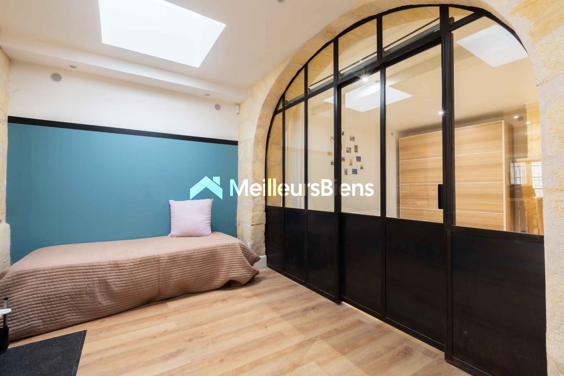 À vendre – Loft T2 de 74,61 m² Carrez avec place de parking – Usage mixte habitation/bureau – Bordeaux Saint-Michel