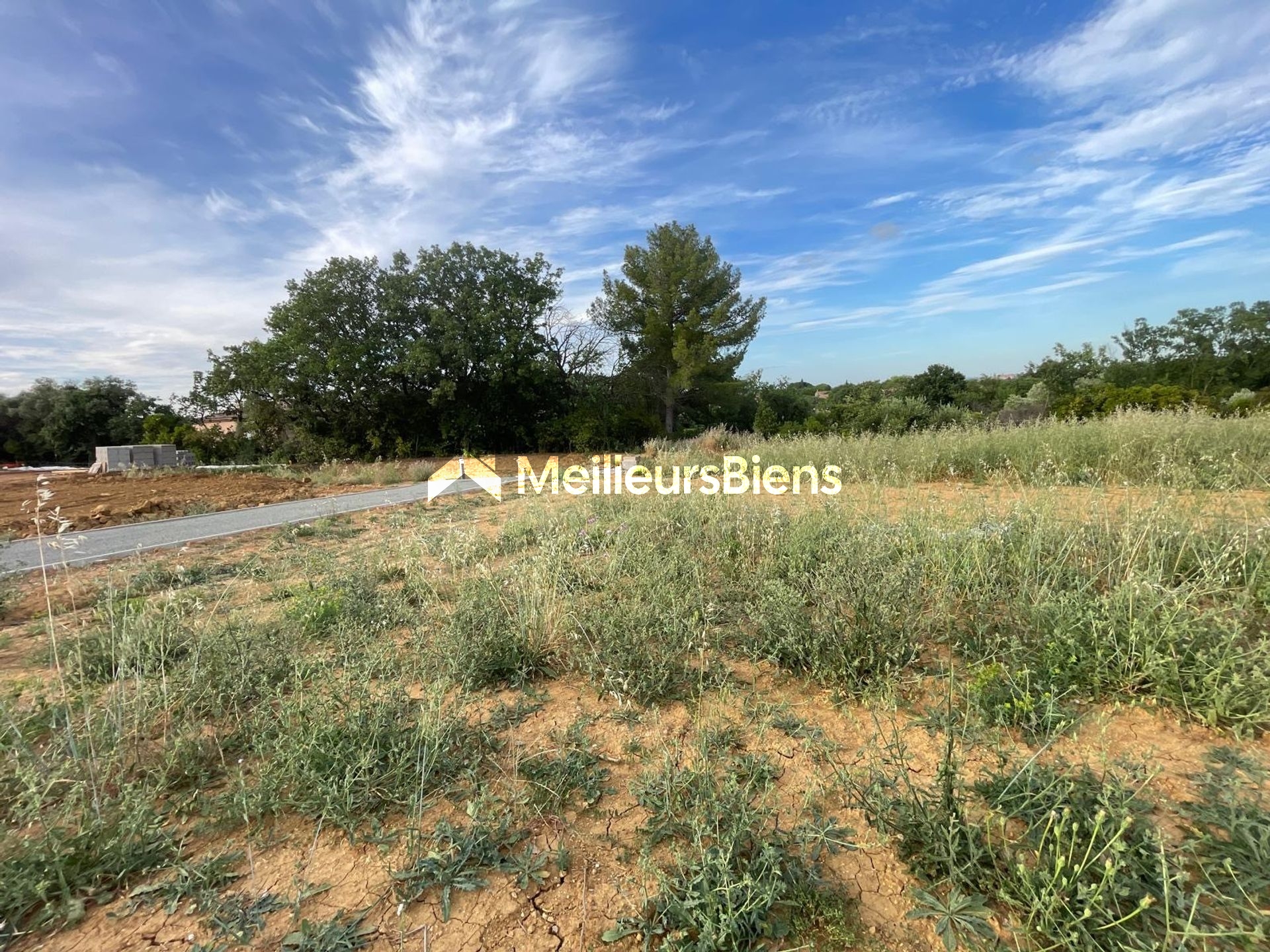 Terrain viabilisé 564 m² à Espondeilhan, prêt à construire !