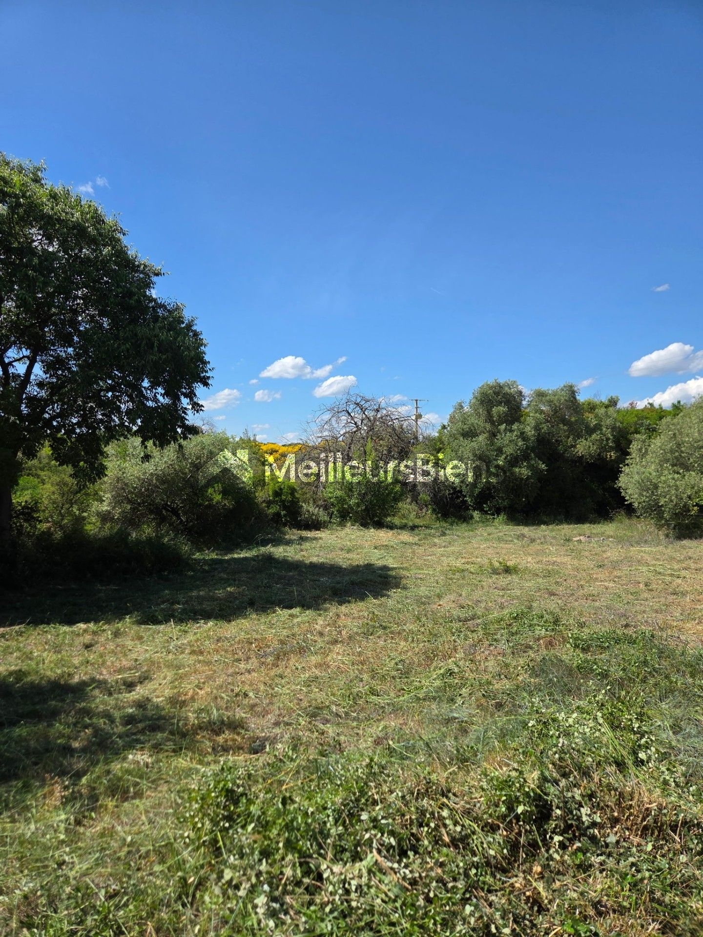 Terrain de 783 m² à Laurens avec chemin d'accès privé