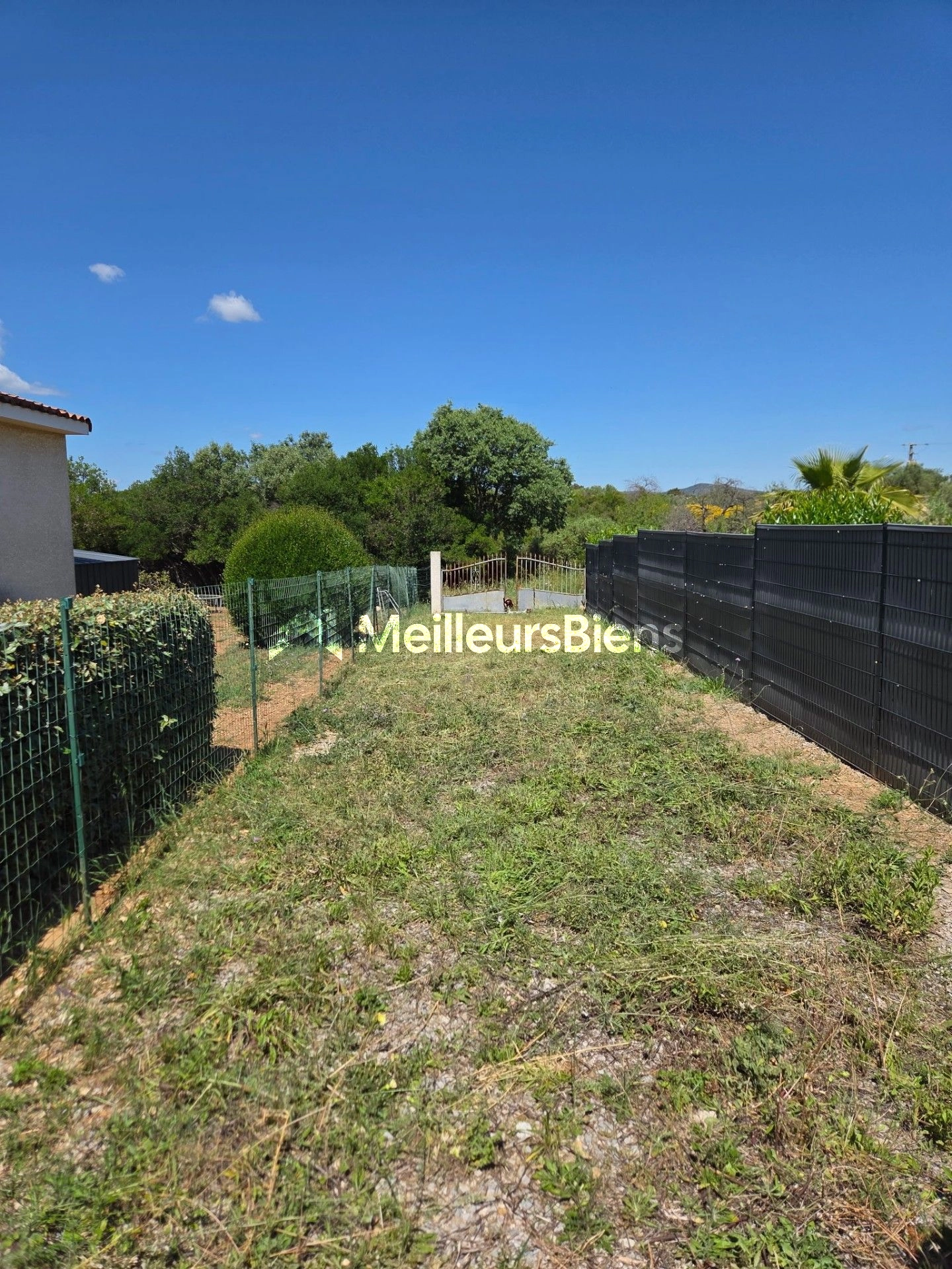 Terrain de 783 m² à Laurens avec chemin d'accès privé