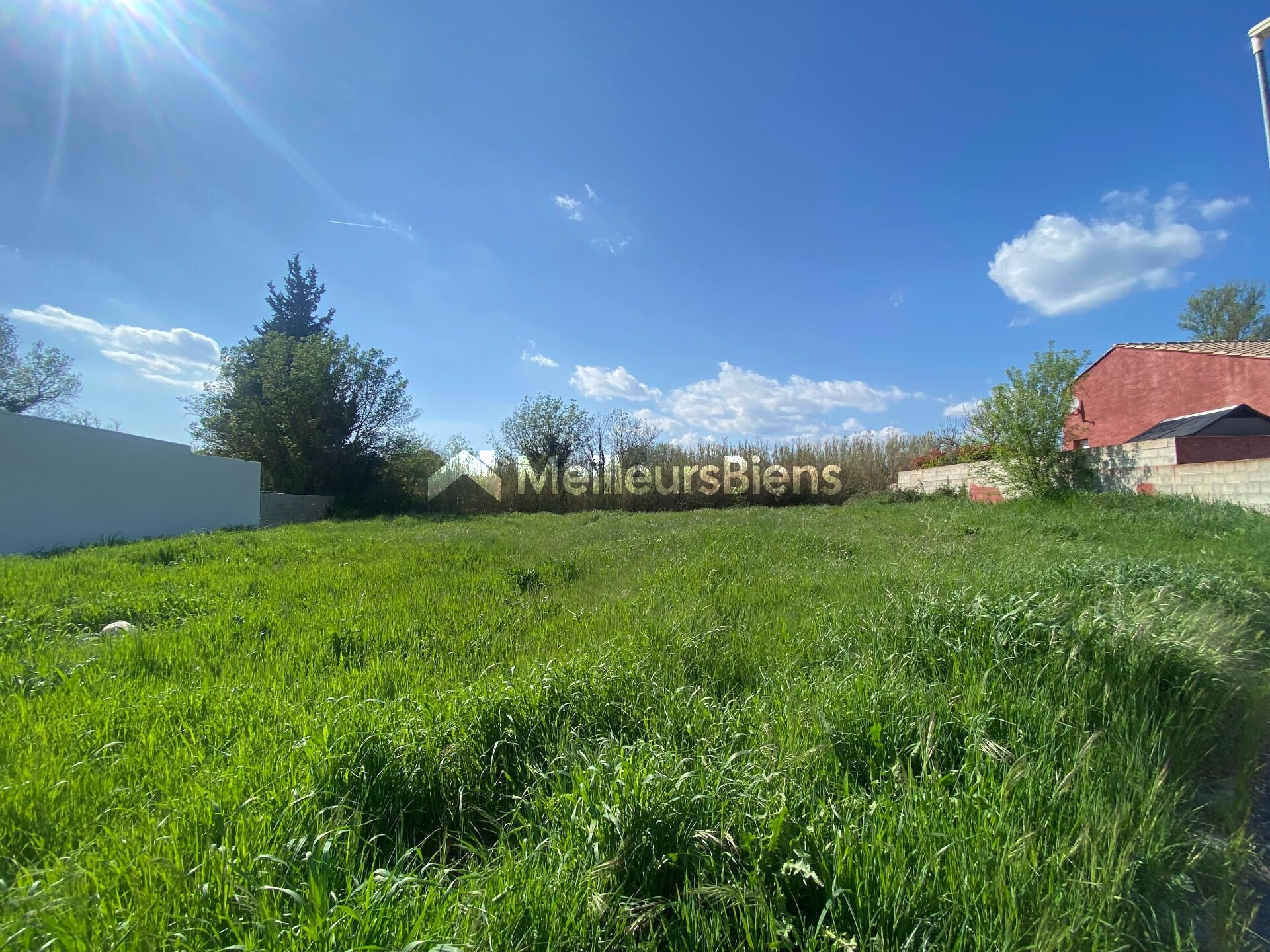 Terrain plat de 840 m² à Saint-Geniès-de-Fontedit !