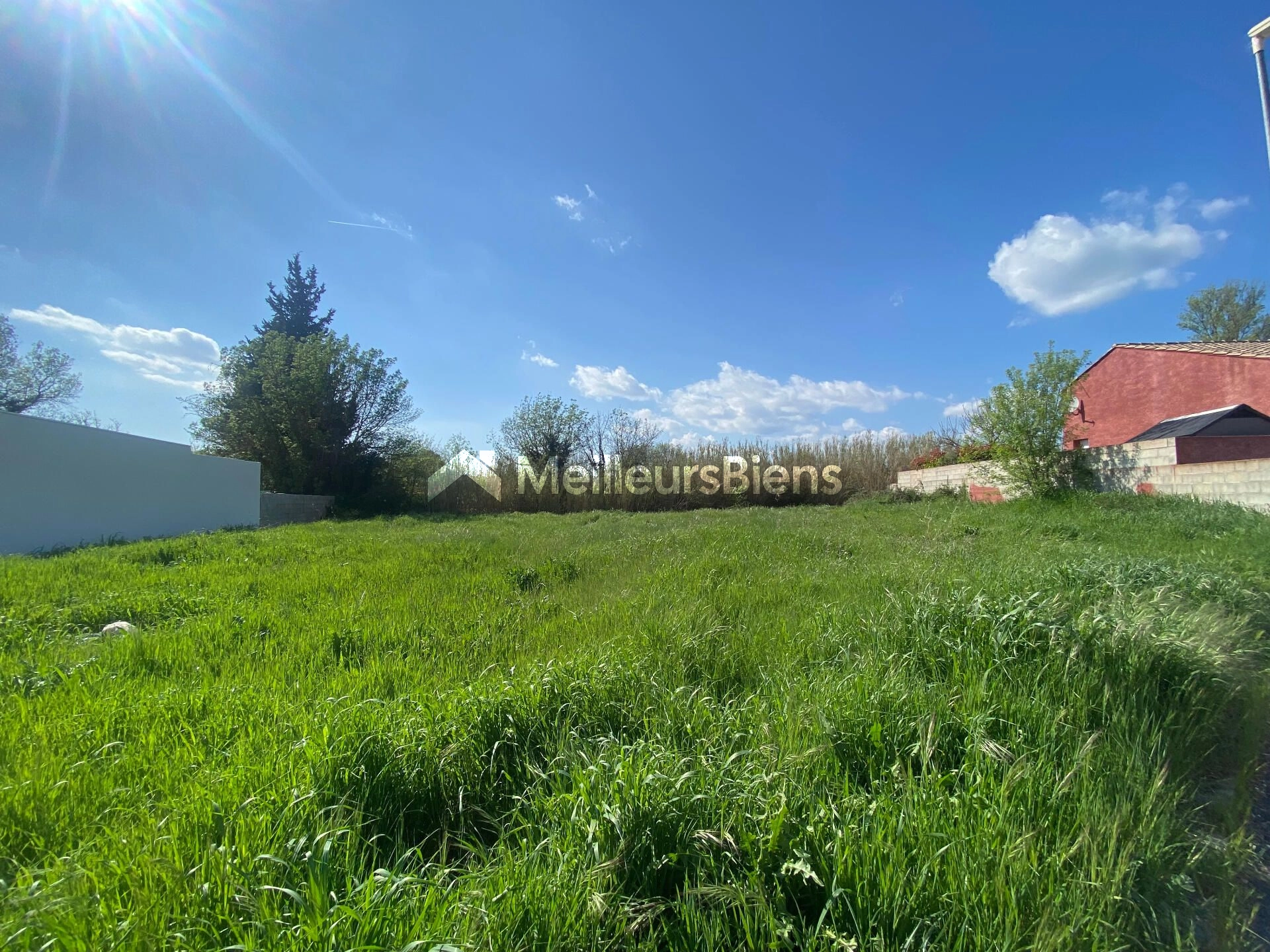 Terrain plat de 840 m² à Saint-Geniès-de-Fontedit !