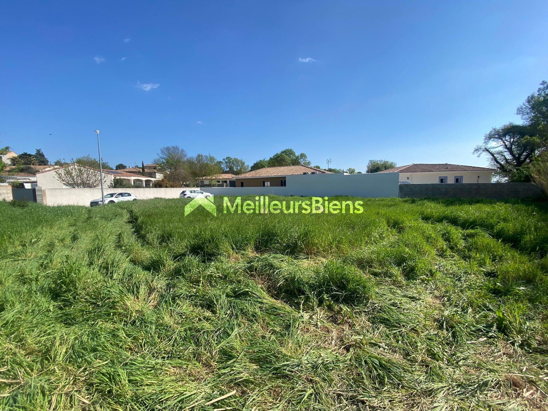 Terrain plat de 840 m² à Saint-Geniès-de-Fontedit !