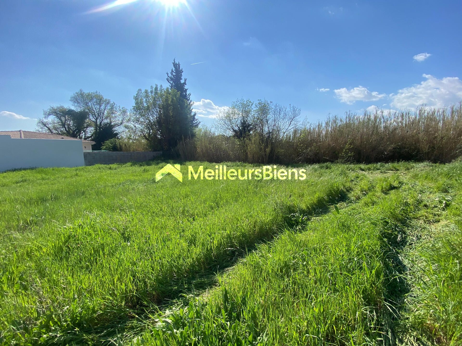 Terrain plat de 840 m² à Saint-Geniès-de-Fontedit !