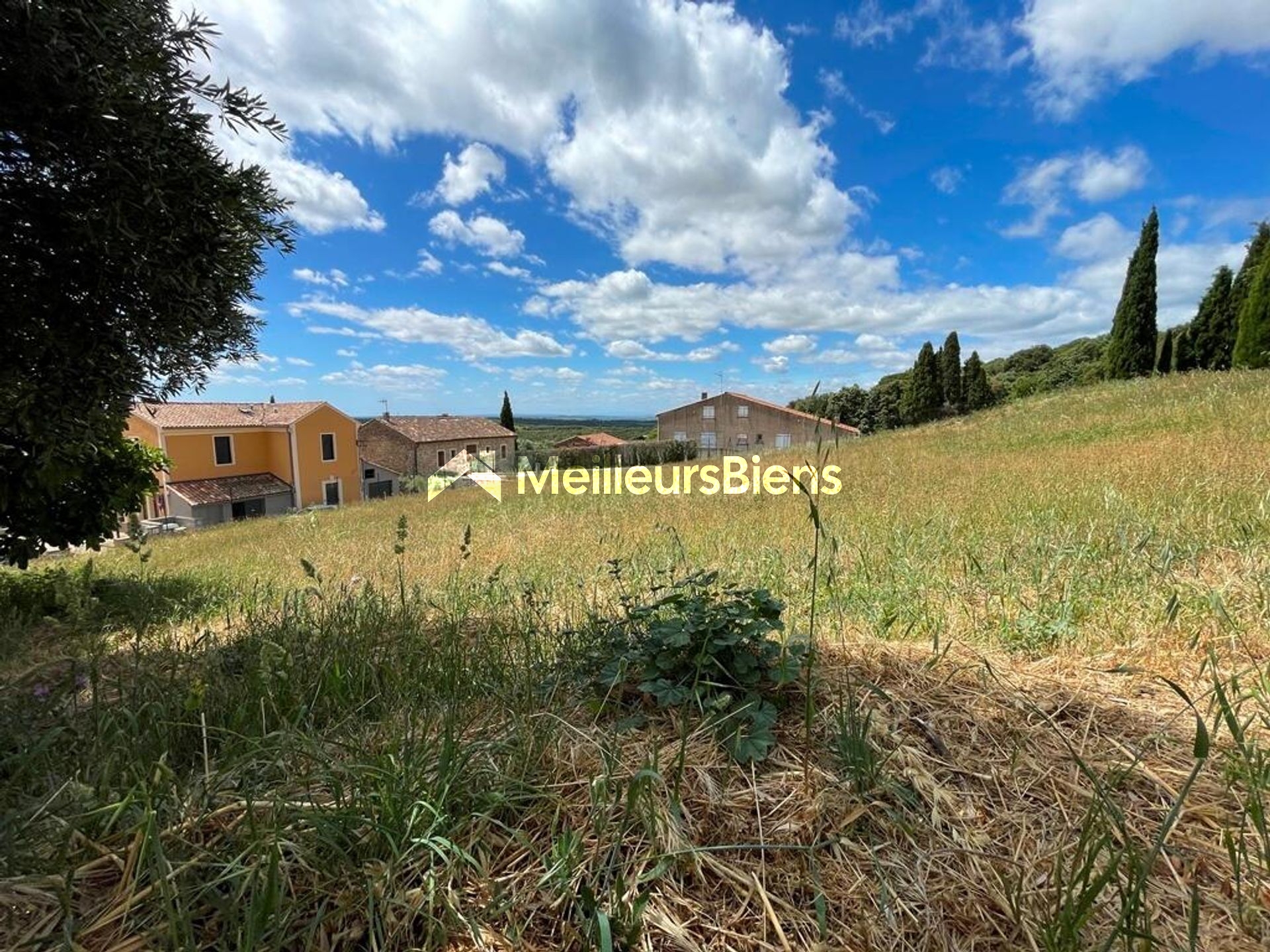 Terrain viabilisé 1425 m² à Roquessels, divisible en 2 lots