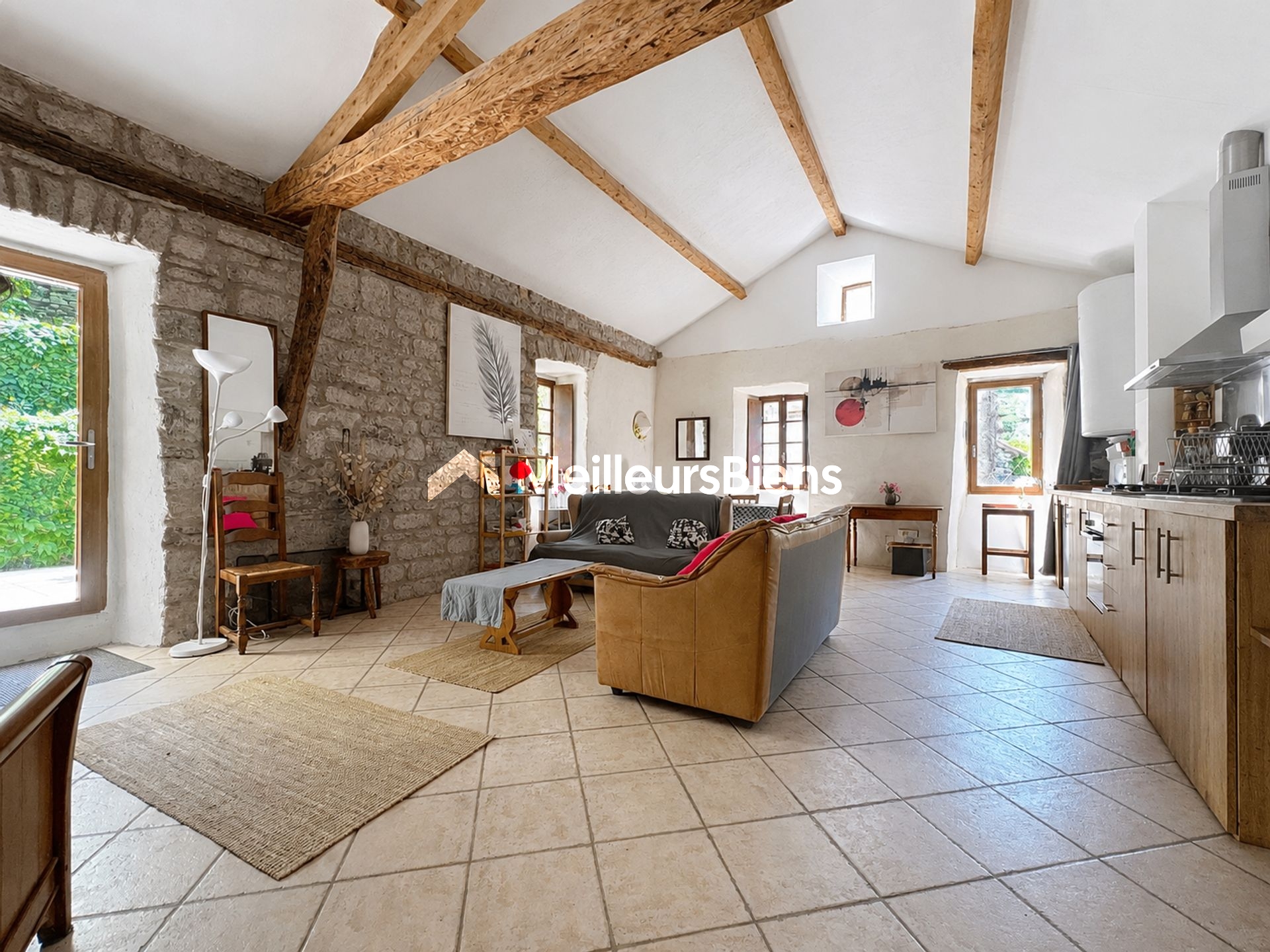 Exclusivité - Les Vans (07140) : Authentique maison de village en pierre avec cour, terrasse et dépendance