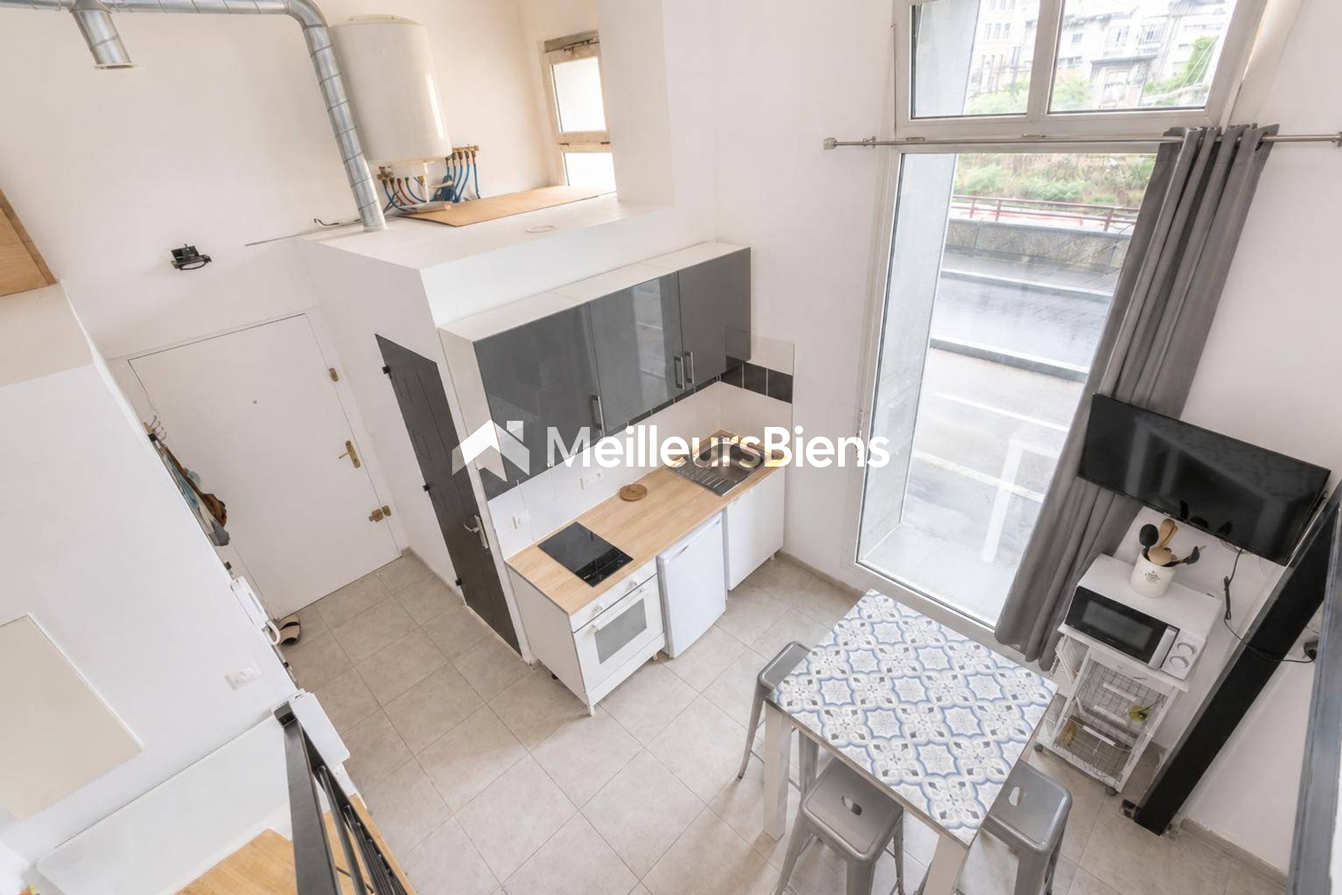LYON 7 - PROCHE GARE PART DIEU ET UNIVERSTITES - LOFT T3 A FORT POTENTIEL LOCATIF