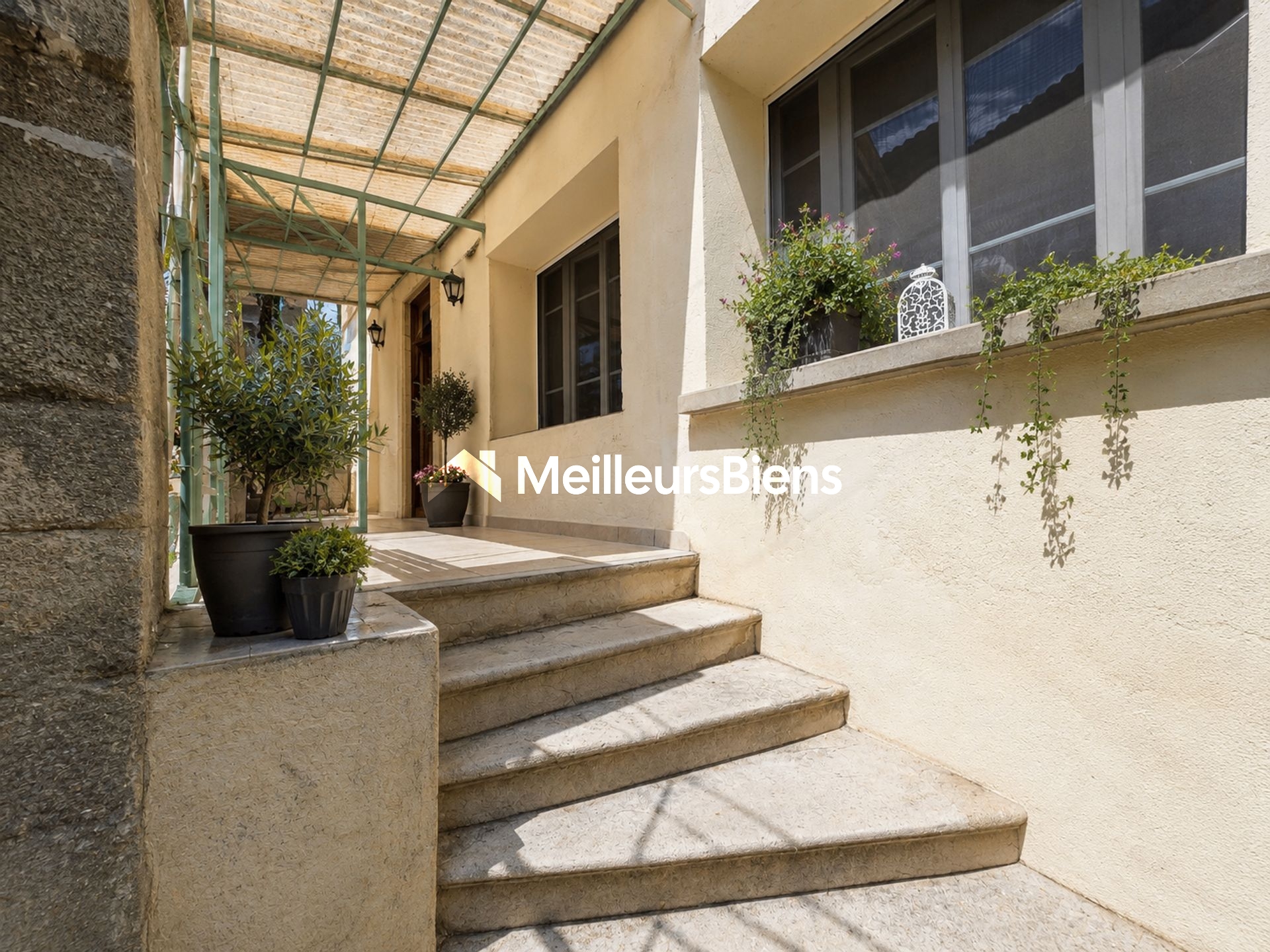 À 2 pas du Vidourle : ancienne école rénovée avec 4 chambres, garage et potentiel locatif