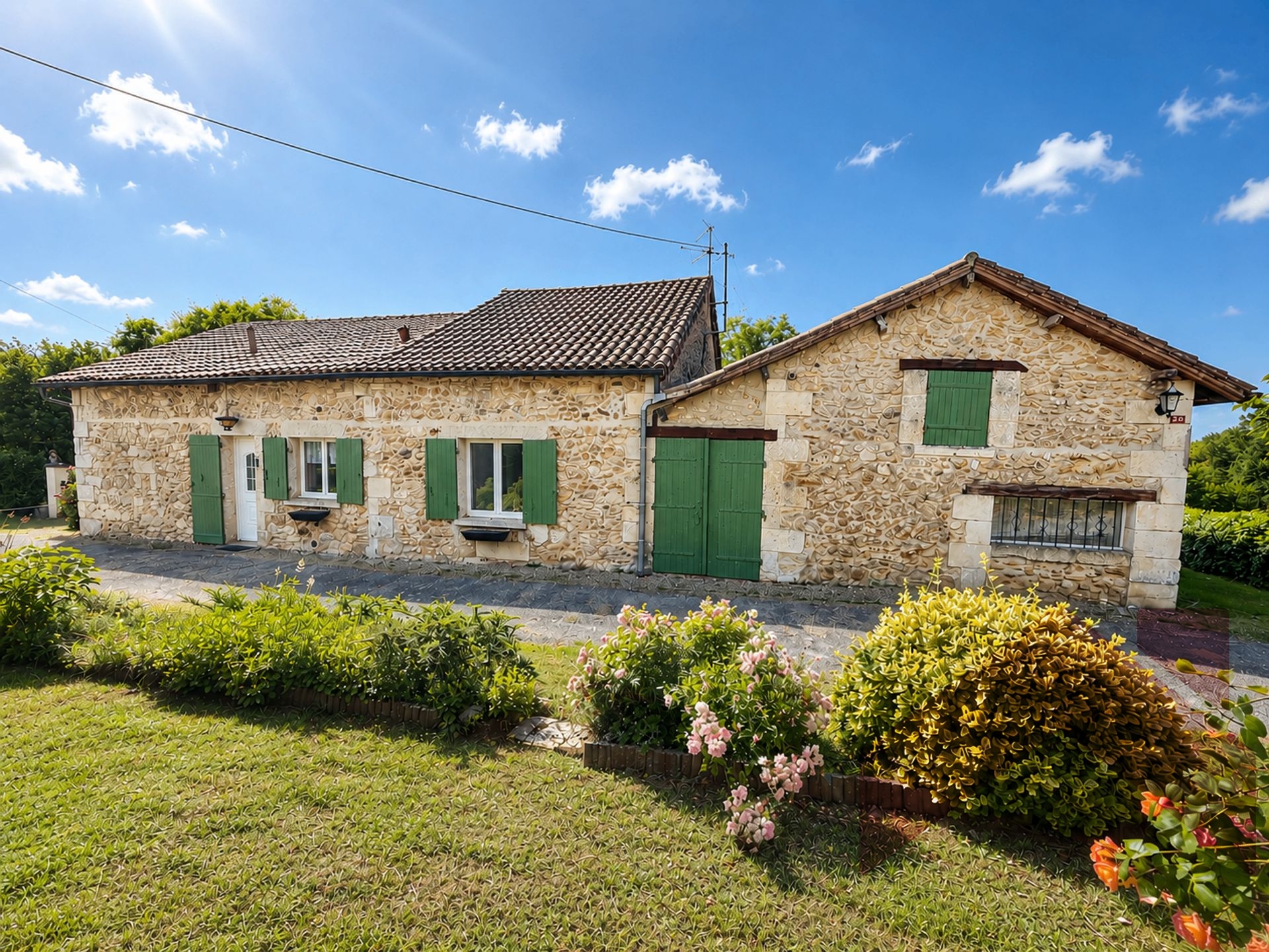Maison de charme en pierre avec 1,4 hectares – Douville (24140)