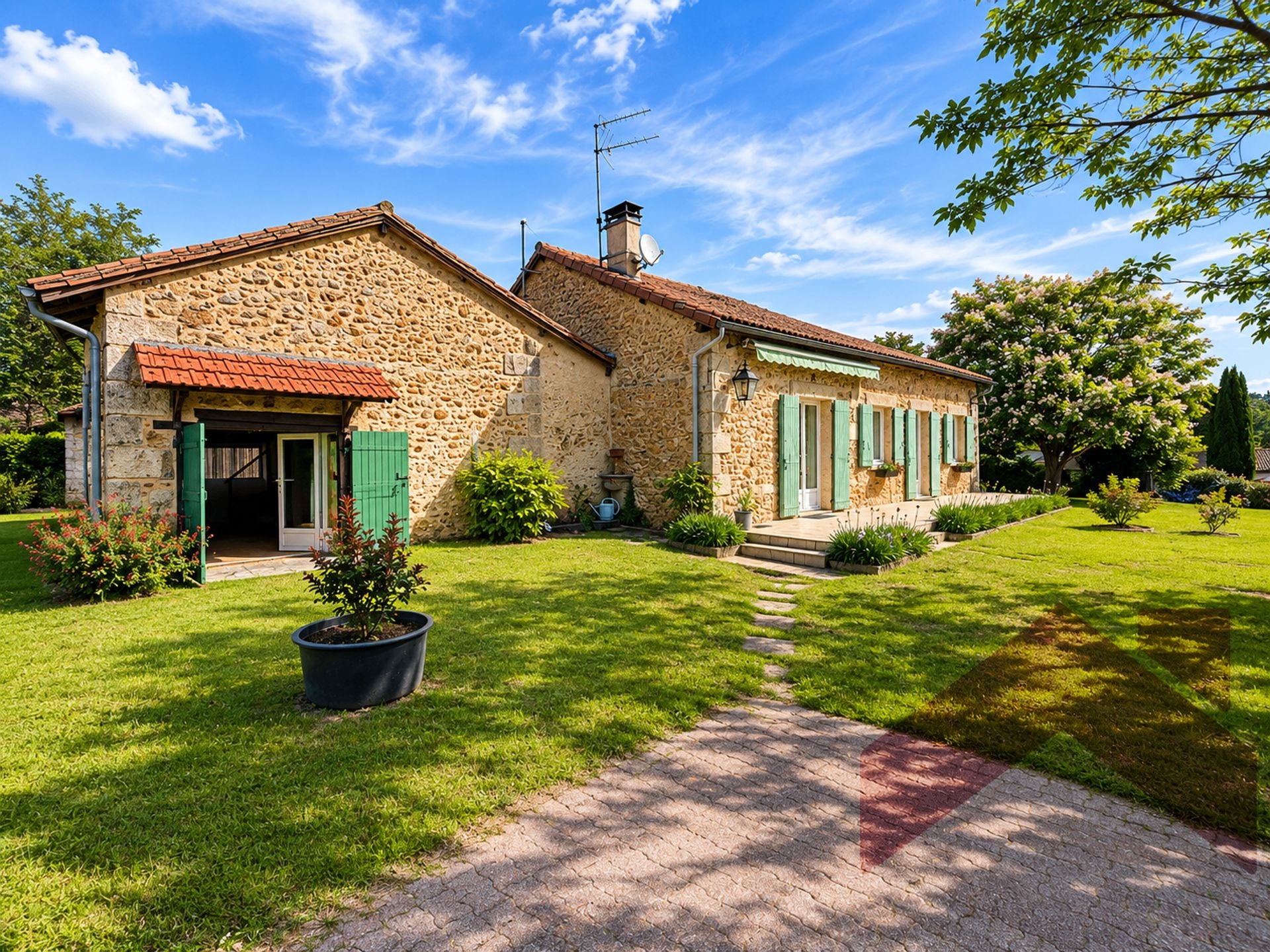 Maison de charme en pierre avec 1,4 hectares – Douville (24140)