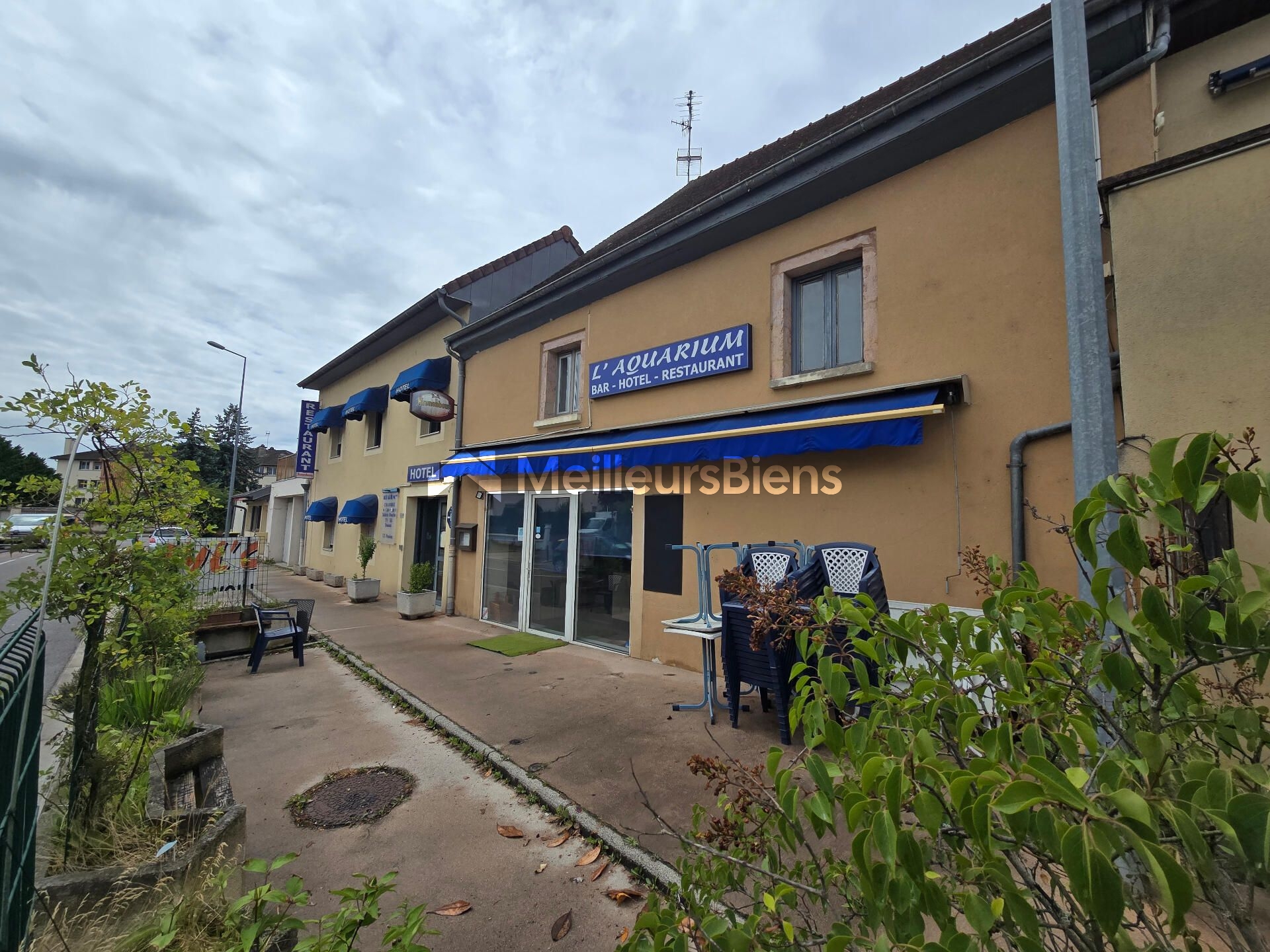Immeuble hôtel-restaurant de 473 m² à Auxonne, 13 chambres
