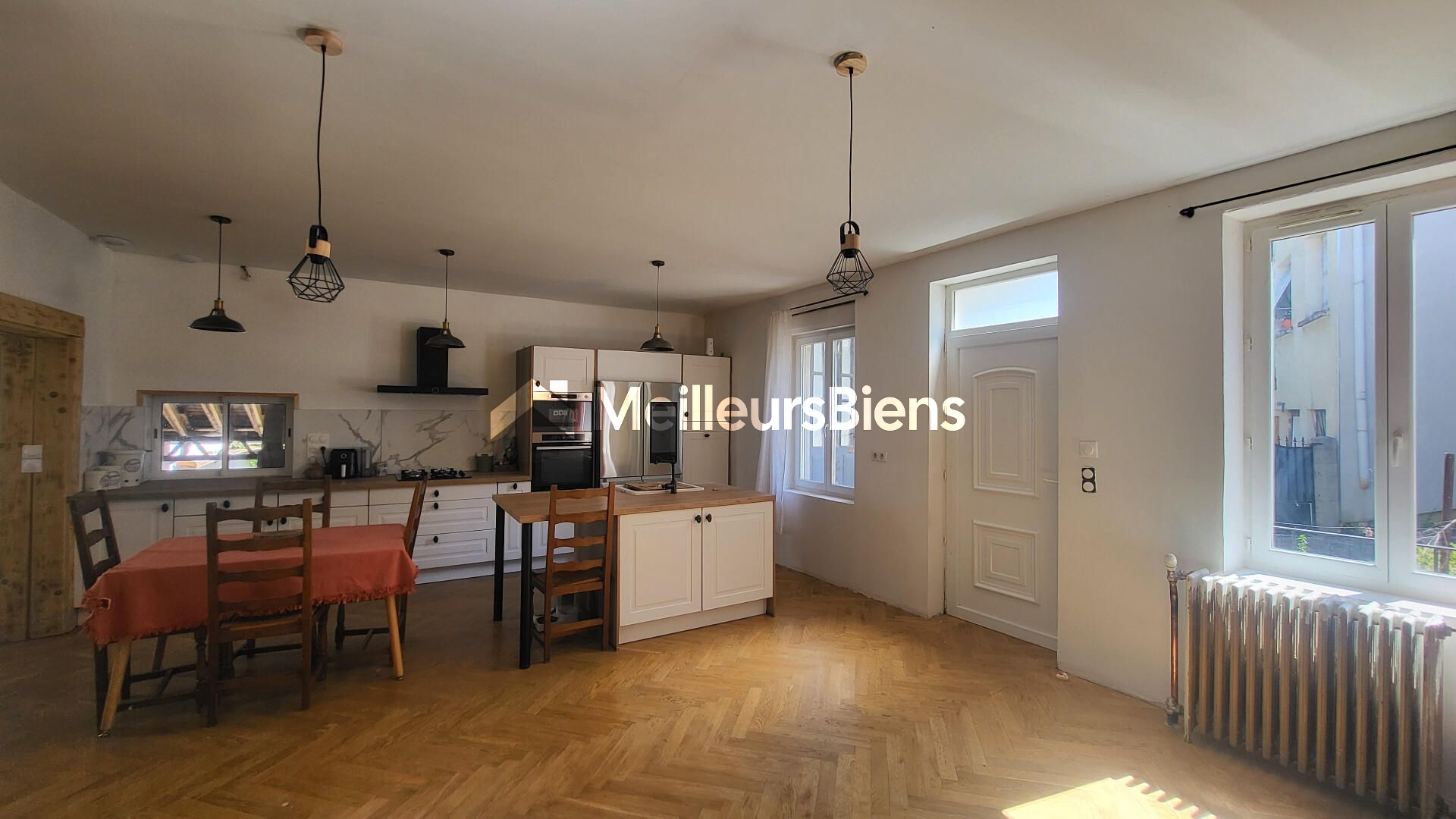 Cours 69470 maison de 140 m² avec 3 chambres et terrain de 200 m²