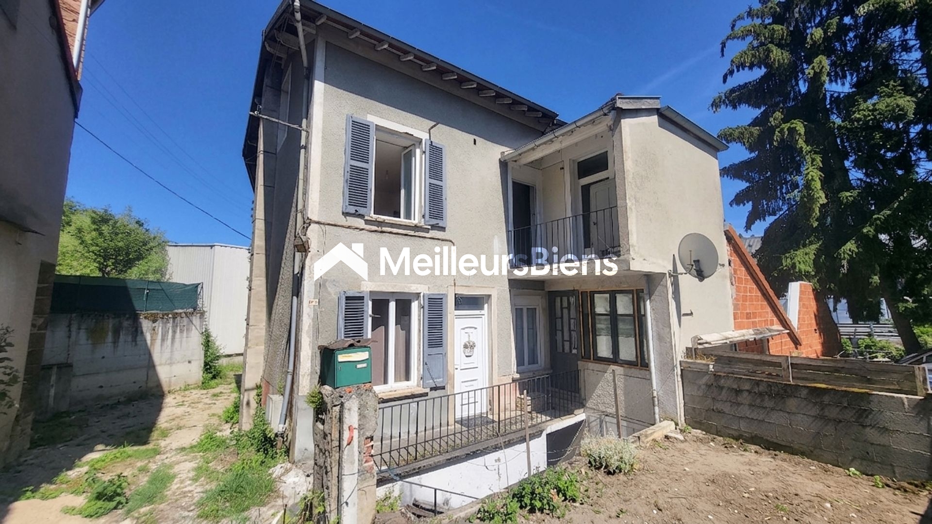 Cours 69470 maison de 140 m² avec 3 chambres et terrain de 200 m²