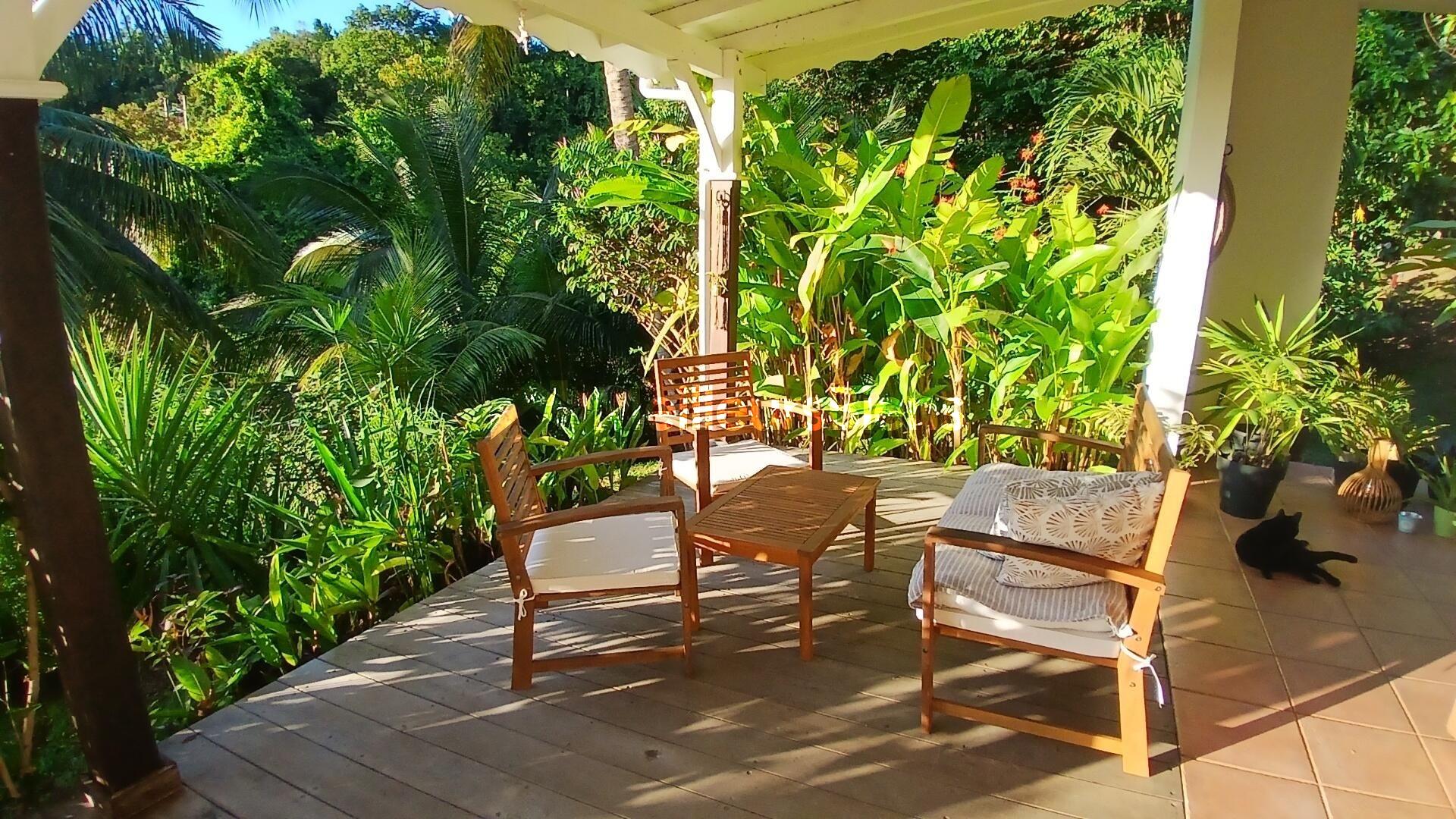 DESHAIES-Maya: Bas de Villa en rez de jardin T3