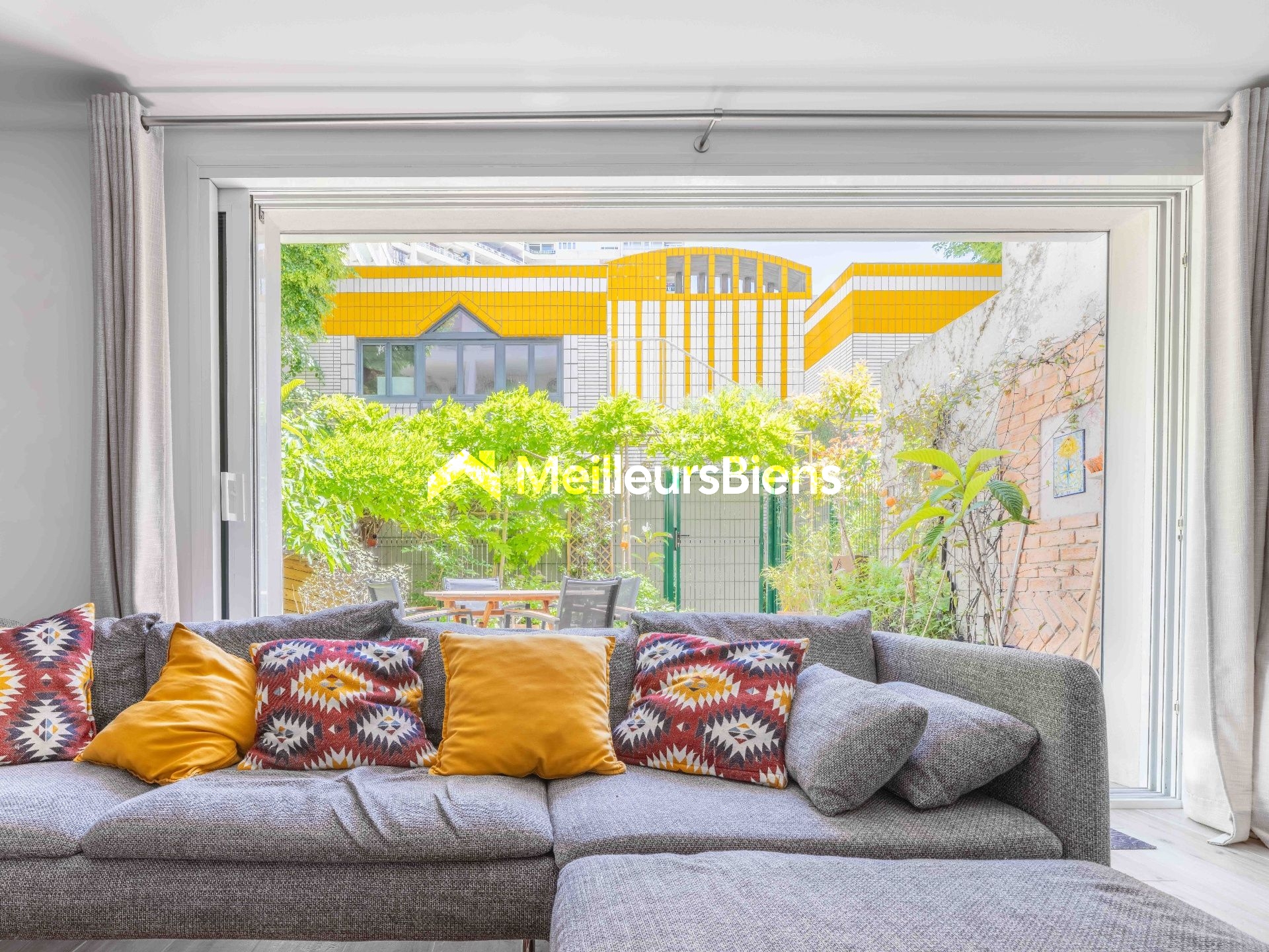 Appartement triplex 6 pièces de 144 m² à Nanterre, rénové