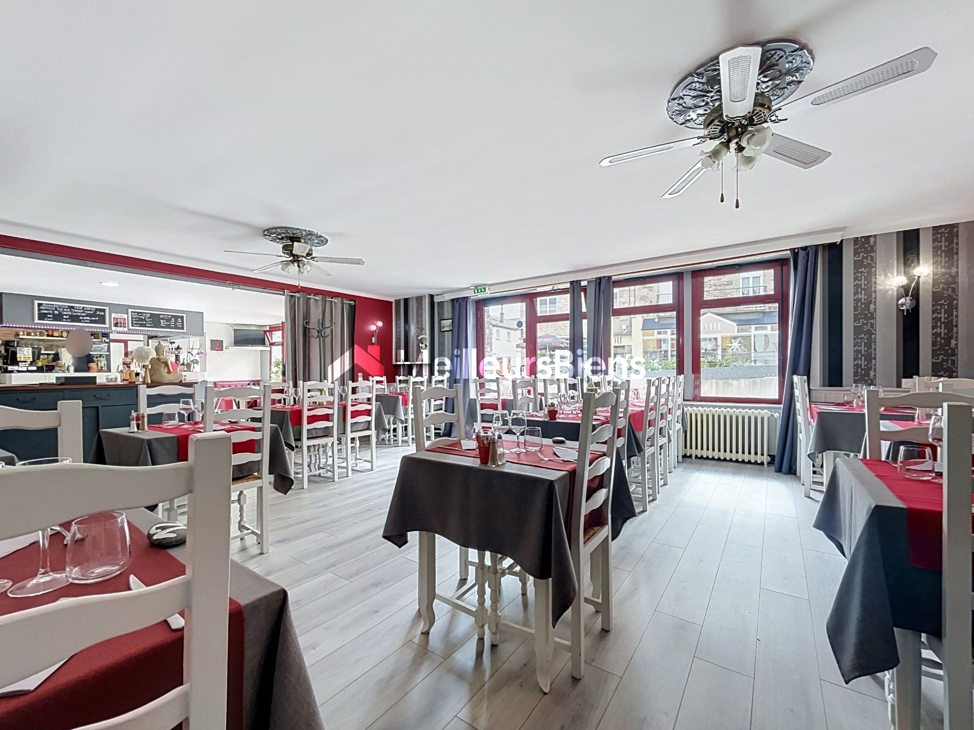 Local commercial 950 m² avec bar, restaurant et hôtel 13 chambres