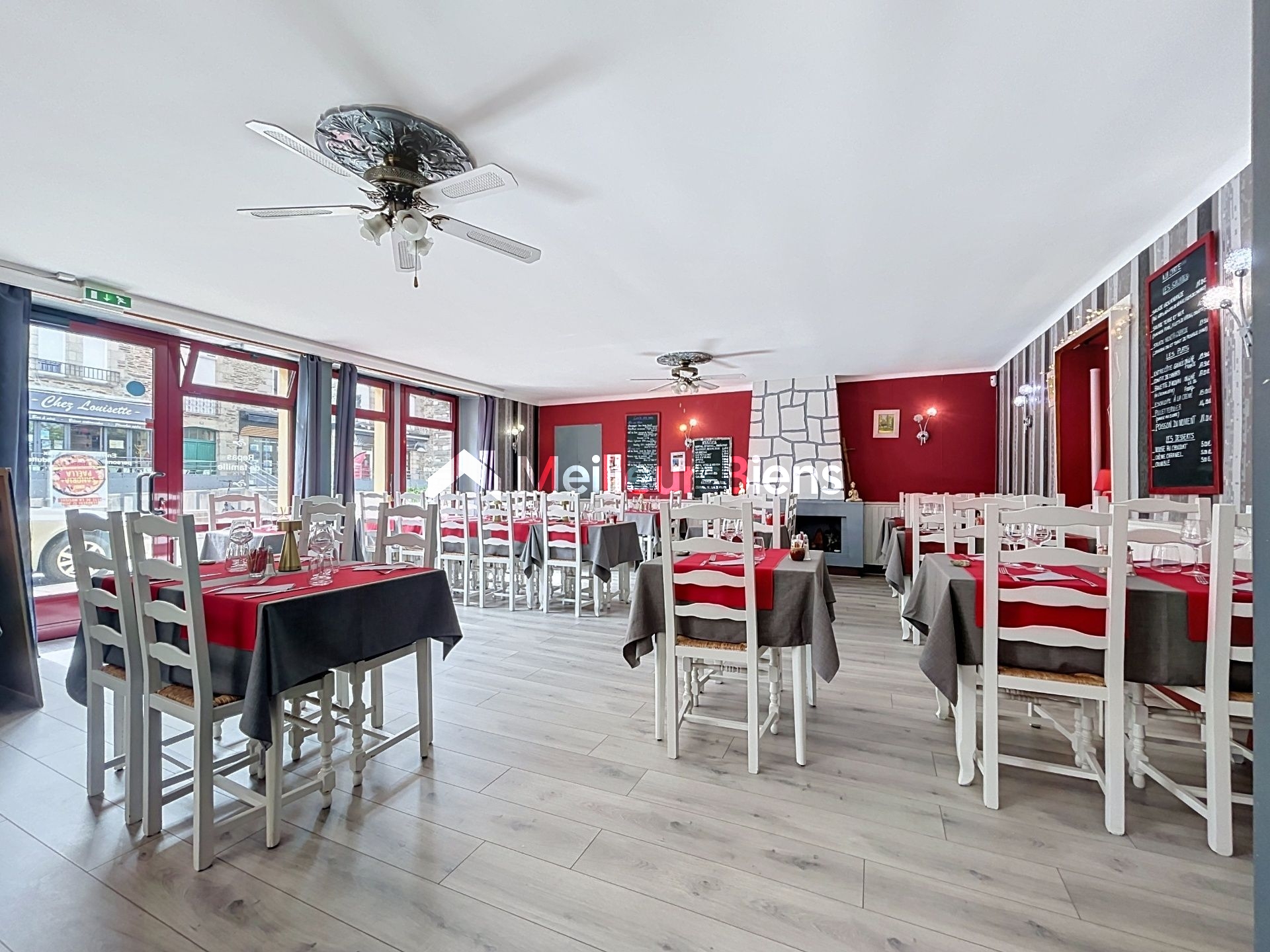 Local commercial 950 m² avec bar, restaurant et hôtel 13 chambres