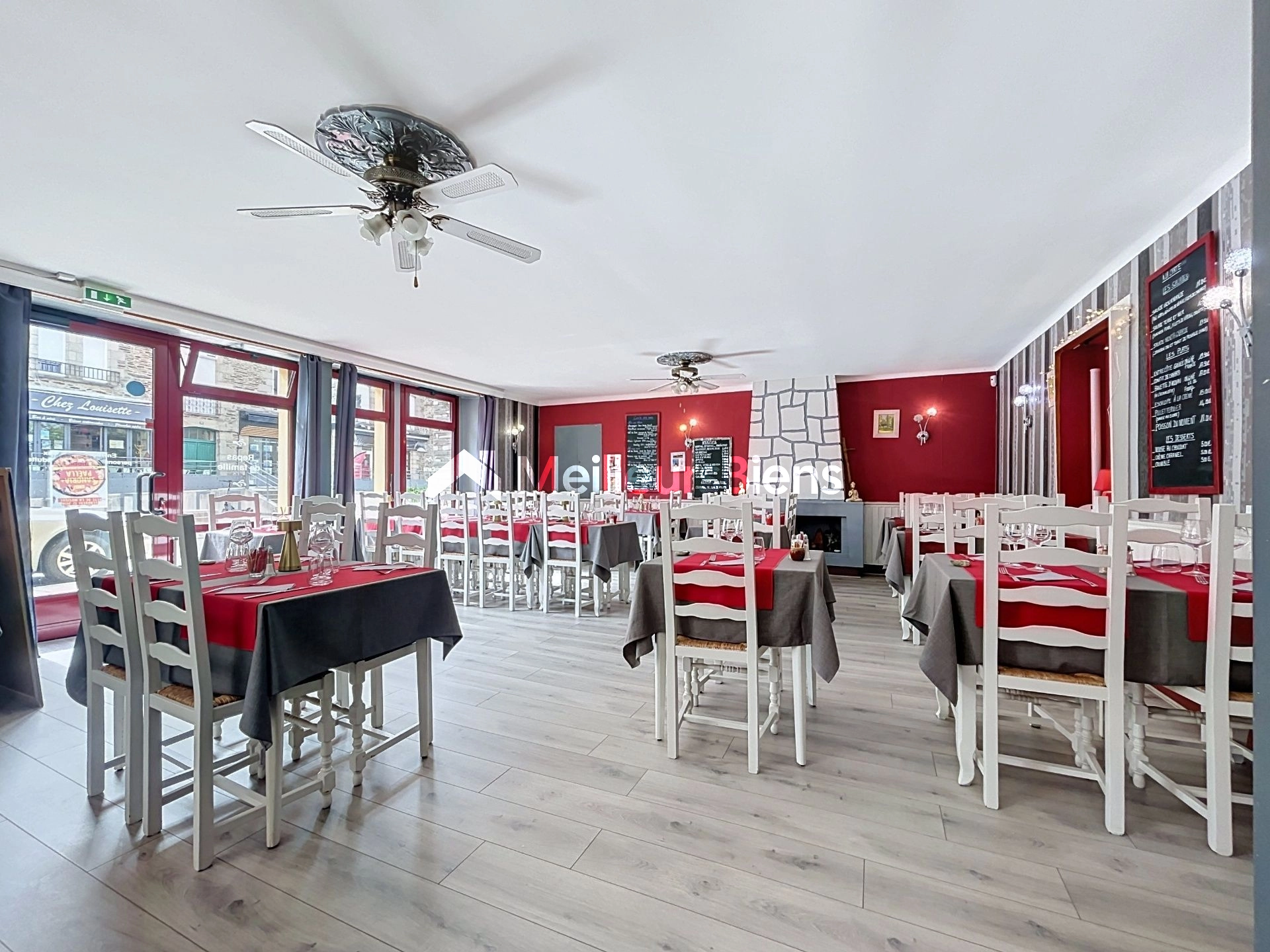 Local commercial 950 m² avec bar, restaurant et hôtel  13 chambres