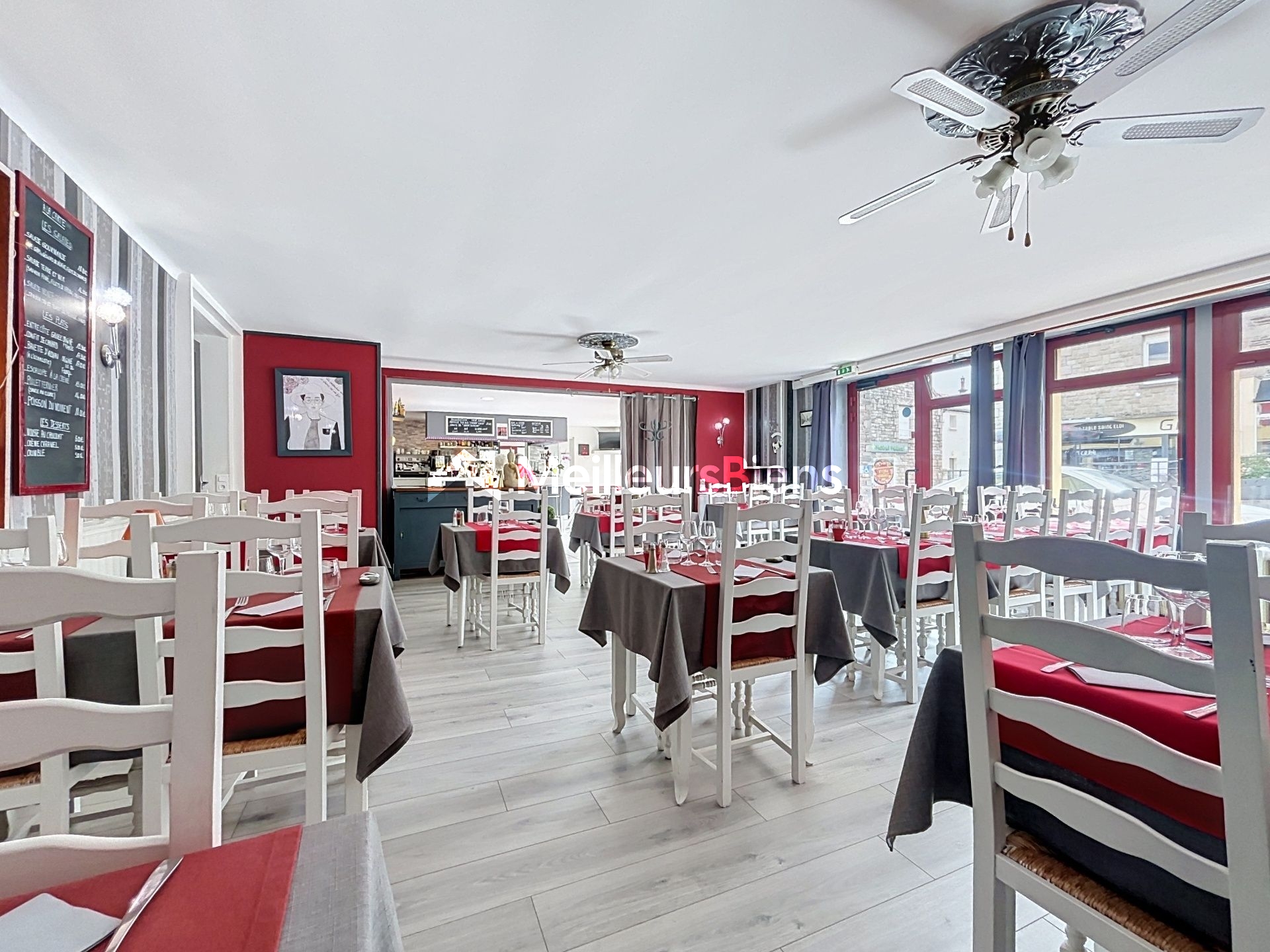 Local commercial 950 m² avec bar, restaurant et hôtel 13 chambres