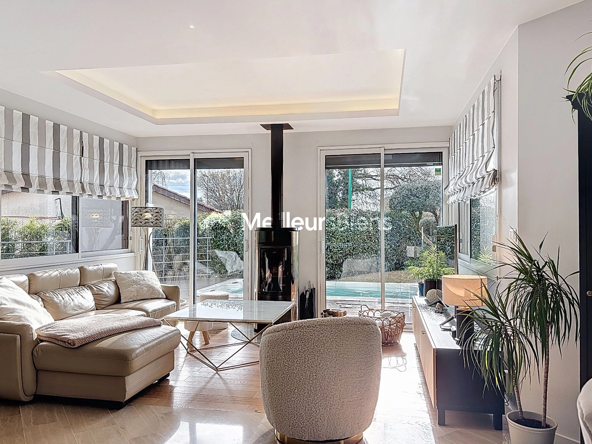 Maison familiale à Mionnay 273 m² 8 pièces terrain 680 m² avec spa