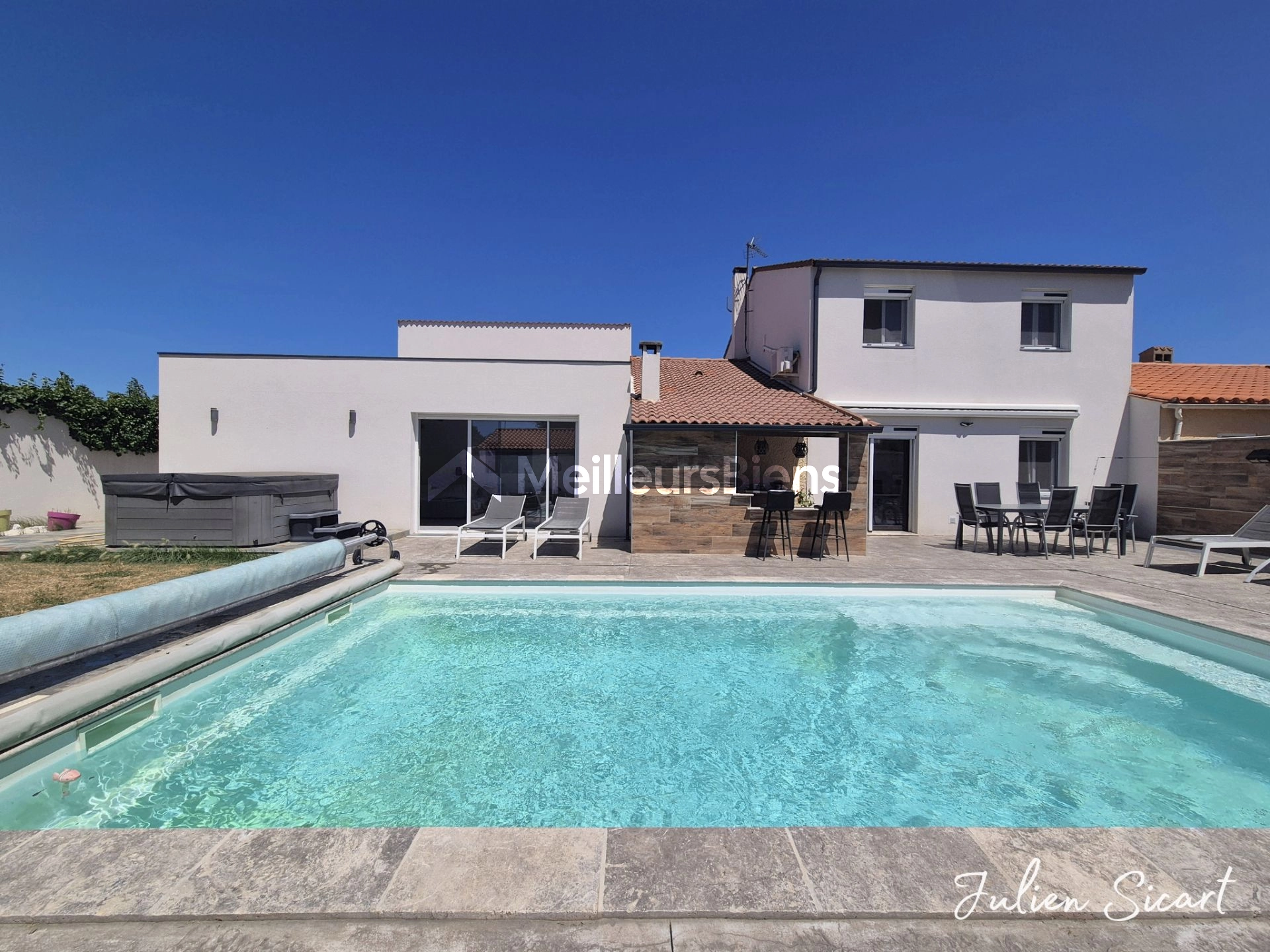 Villa 3 faces entièrement rénovée