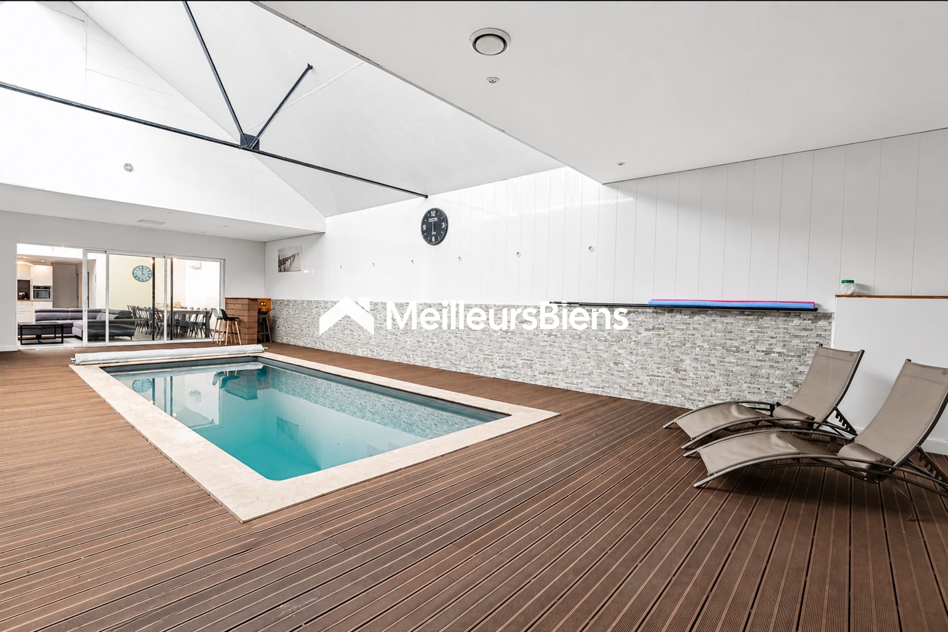 Investissement rentable – Loft de standing avec piscine intérieure – 268 m² – Proche Cholet