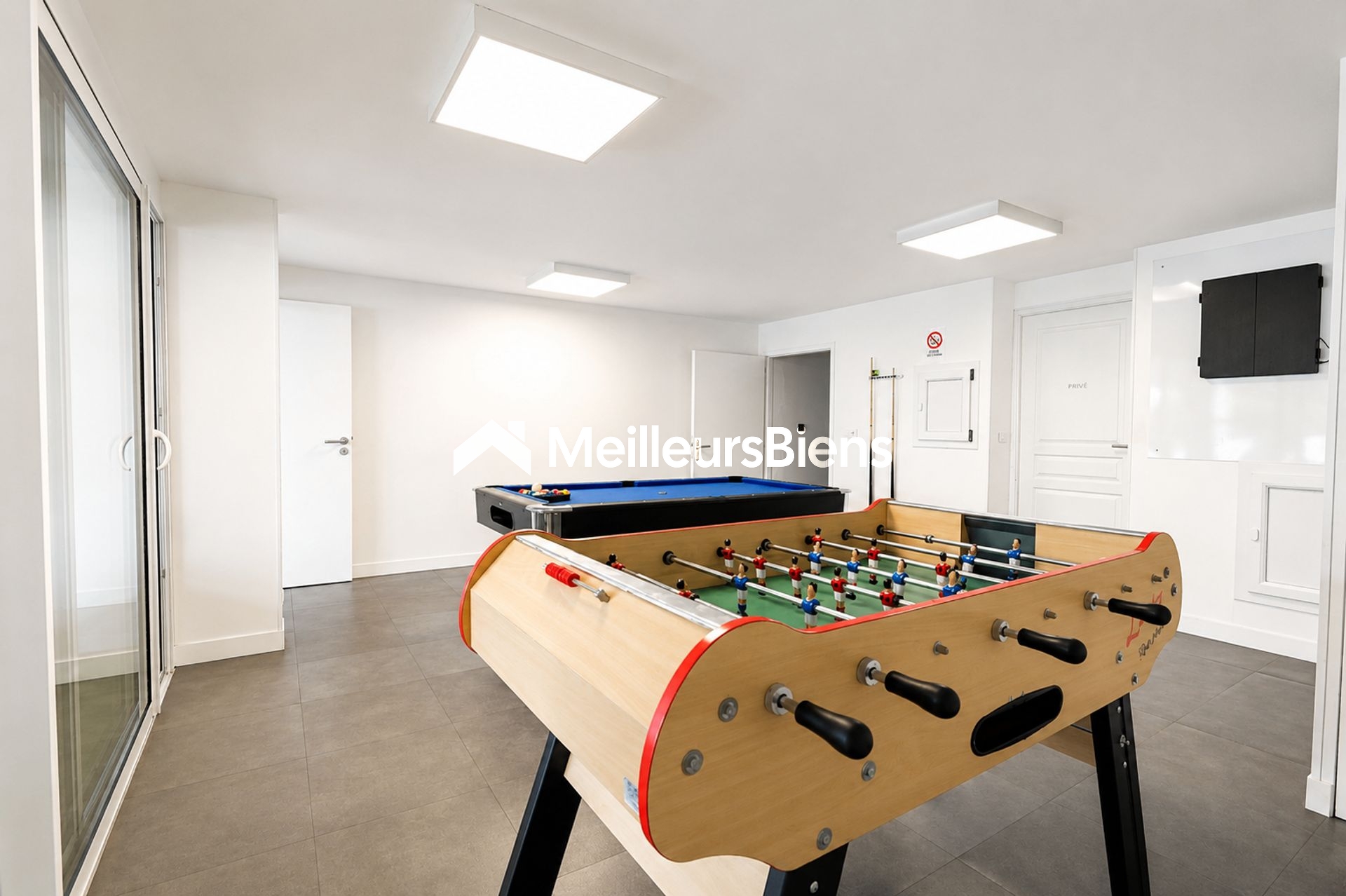 Investissement rentable – Loft de standing avec piscine intérieure – 268 m² – Proche Cholet