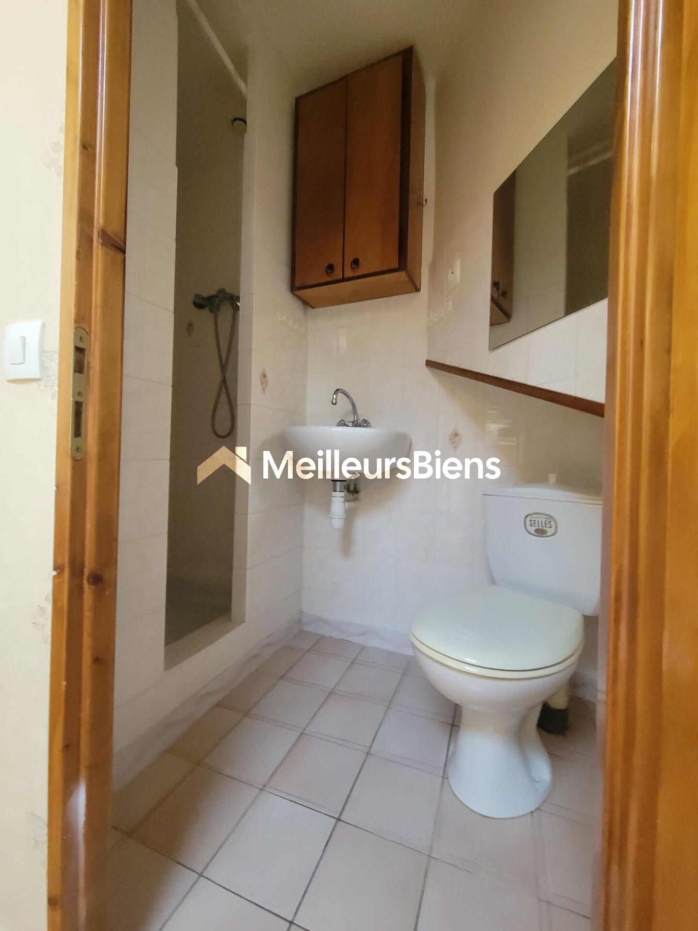 T1 de 24,35 m² au 5e étage à Paris 75003 avec cuisine séparée