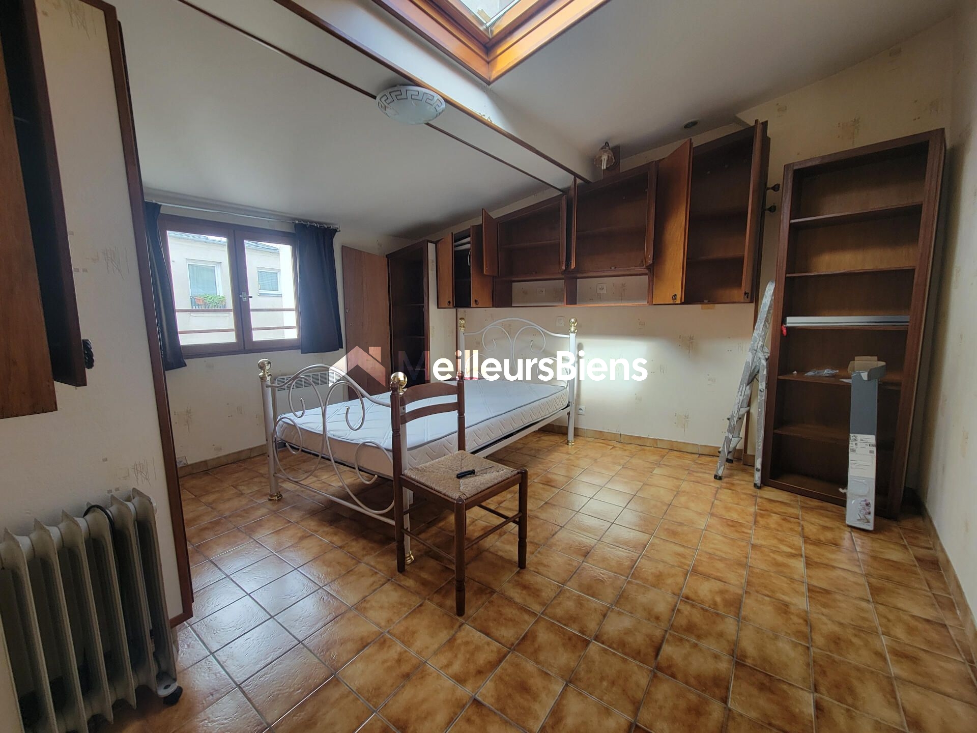 T1 de 24,35 m² au 5e étage à Paris 75003 avec cuisine séparée