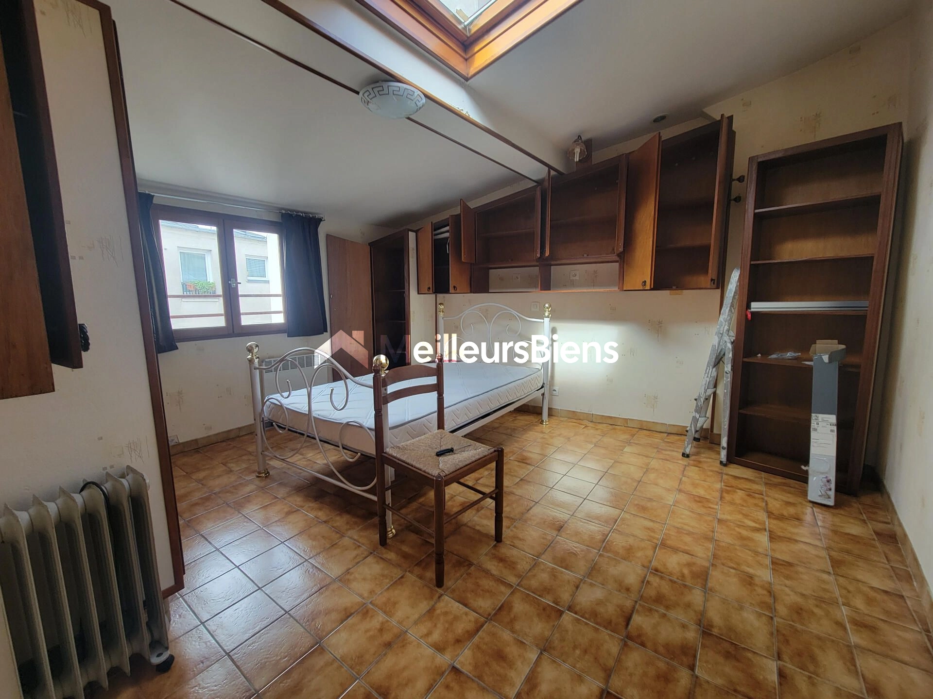 T1 de 24,35 m² au 5e étage à Paris 75003 avec cuisine séparée