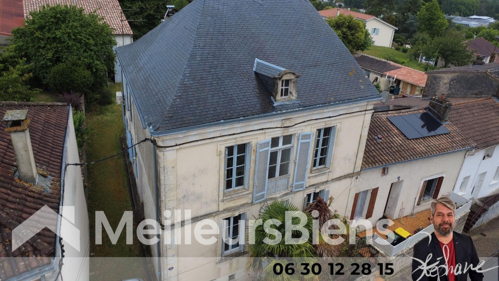 Maison en pierre en plein centre ville de Montendre