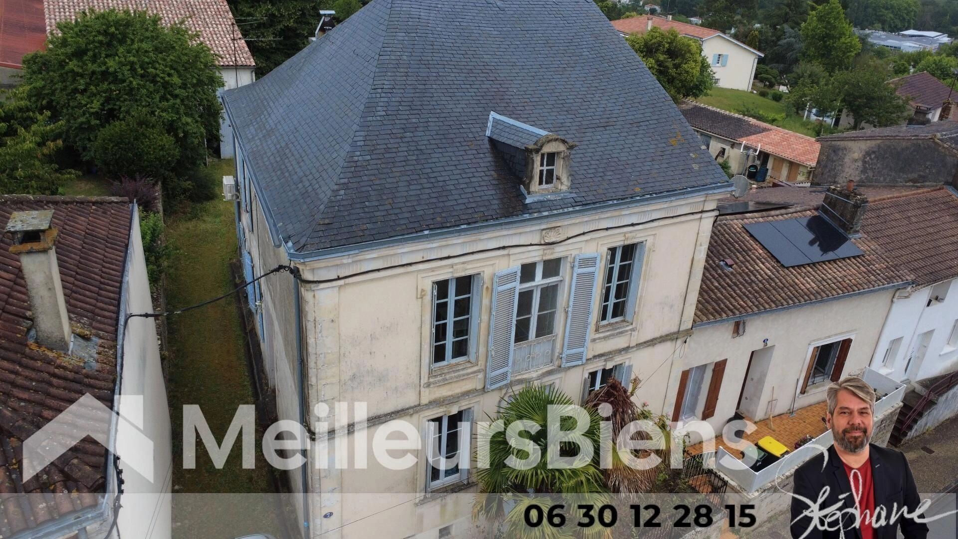 Maison en pierre en plein centre ville de Montendre