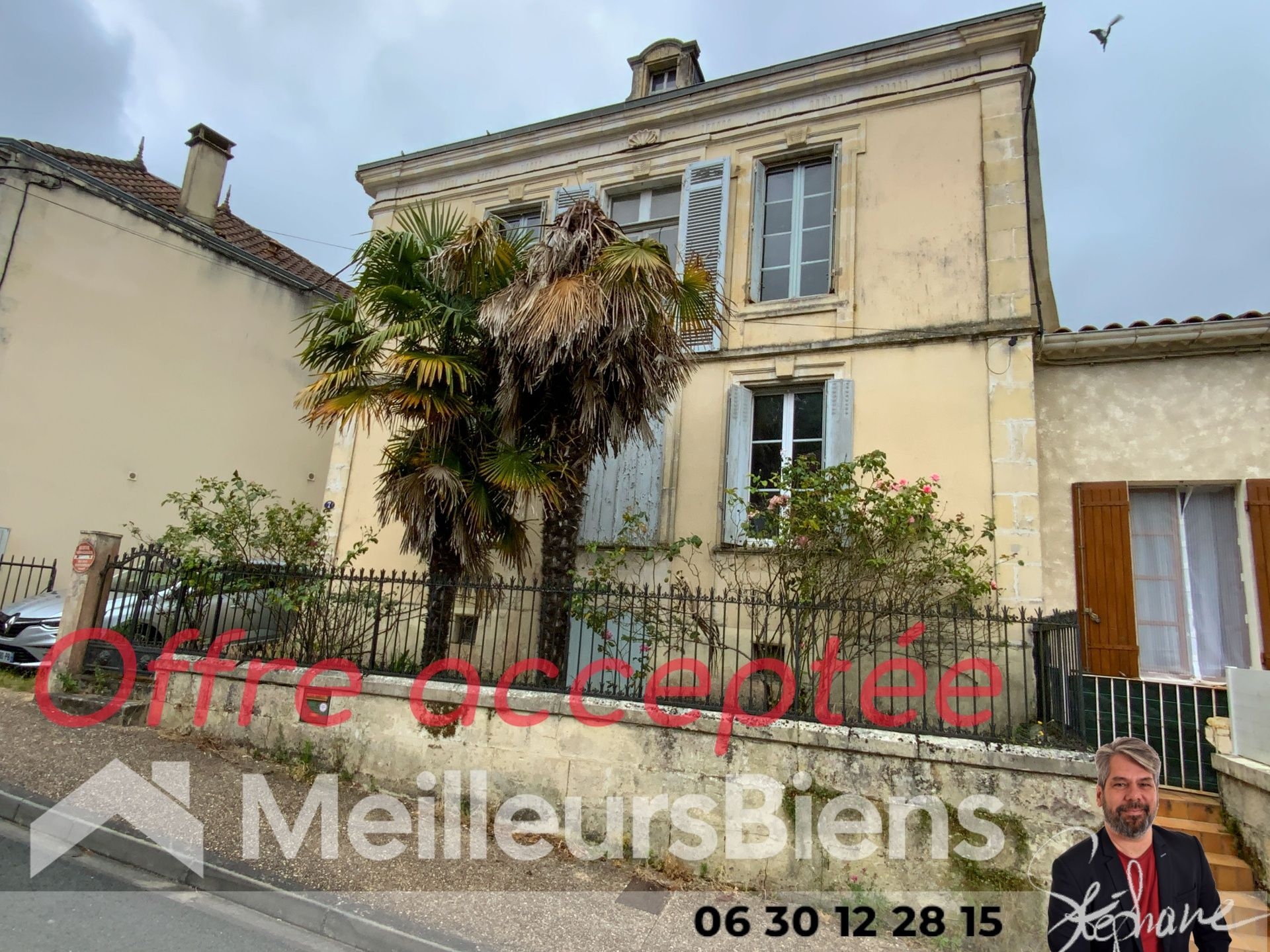Maison en pierre en plein centre ville de Montendre