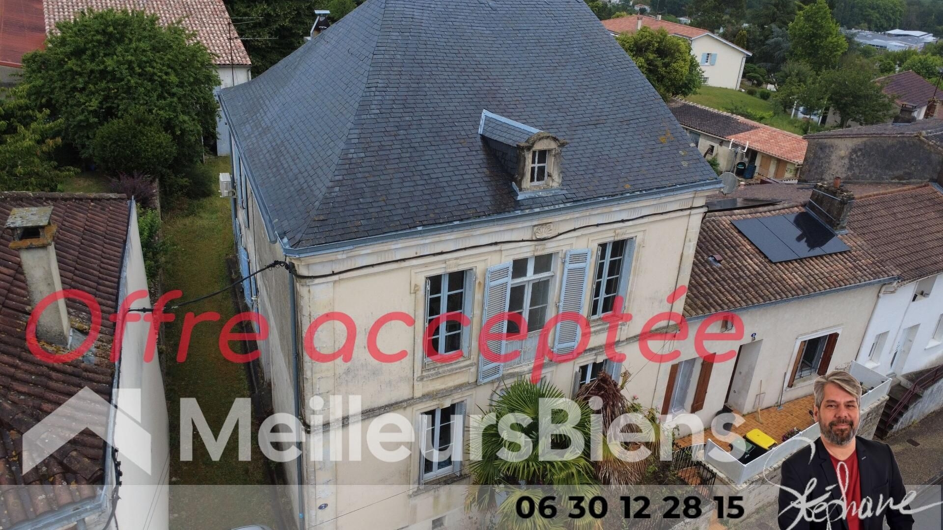 Maison en pierre en plein centre ville de Montendre
