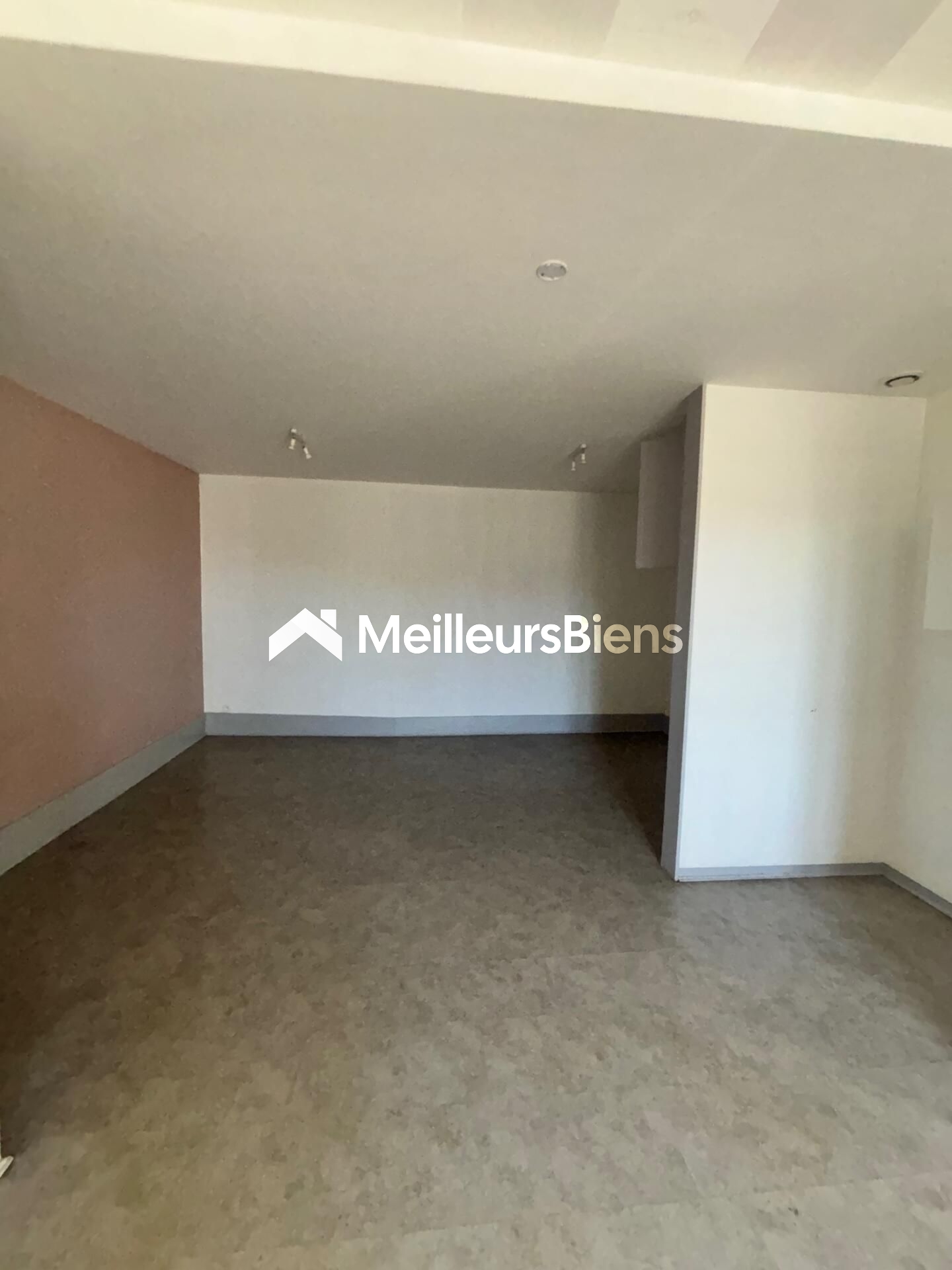Appartement 132m2 , Bon état  , Bâtiment MARNAY CENTRE / OPPORTUNITE