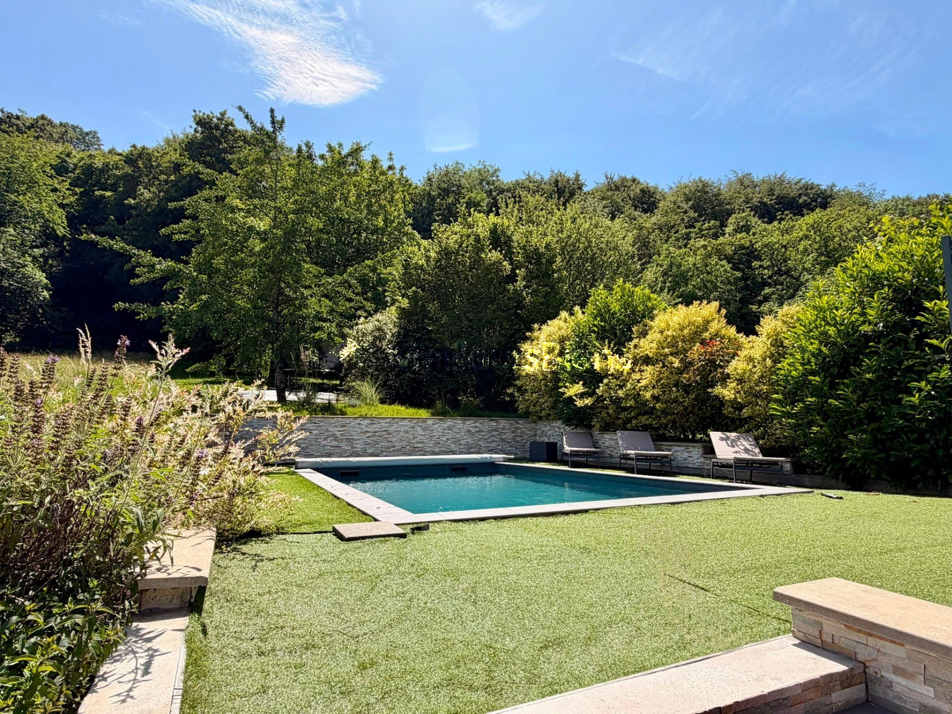 Magnifique maison de 187 m2 - 4 chambres - piscine à Cravanche en limite de BELFORT