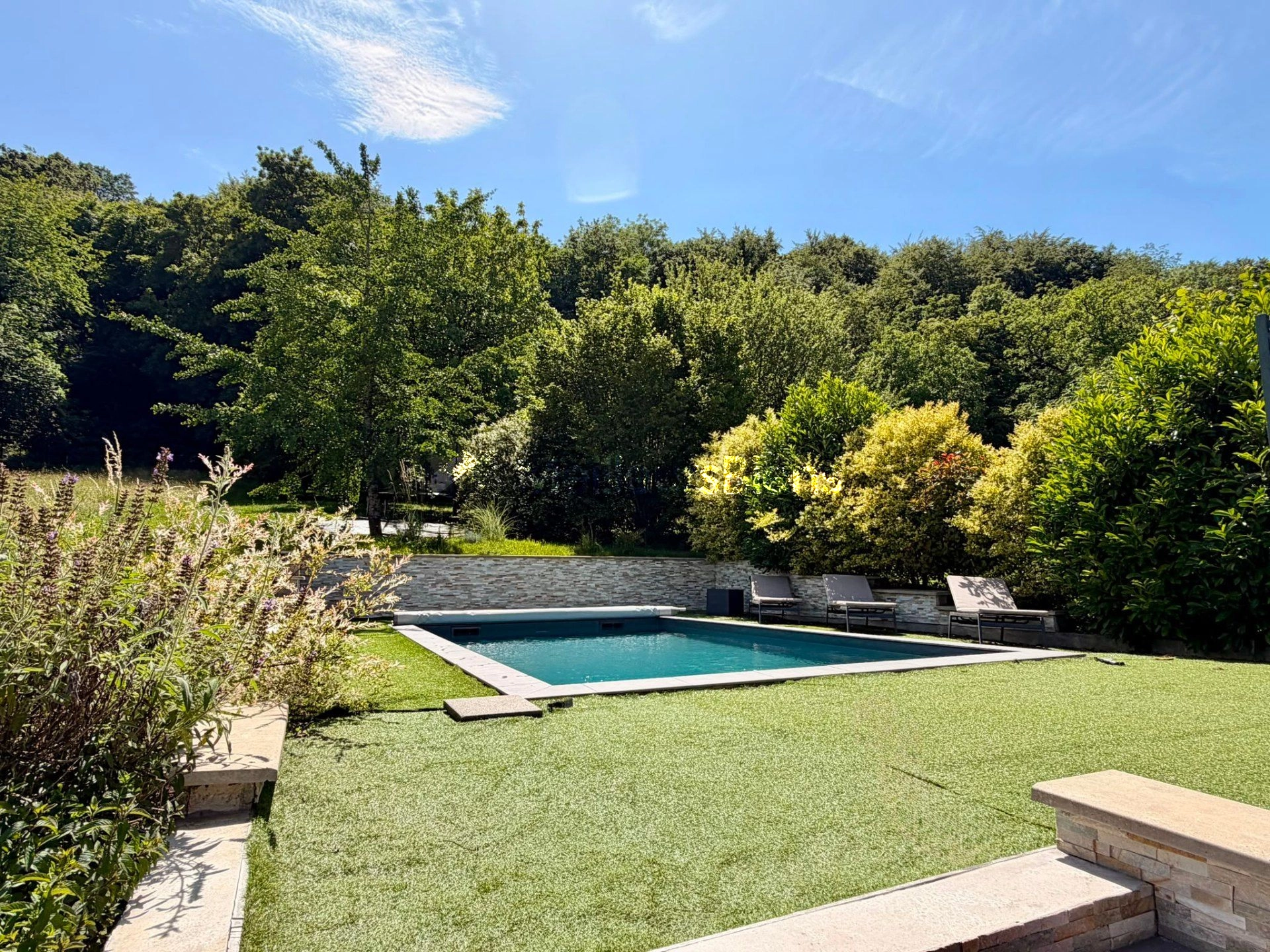 Magnifique maison de 187 m2 - 4 chambres - piscine à Cravanche en limite de BELFORT