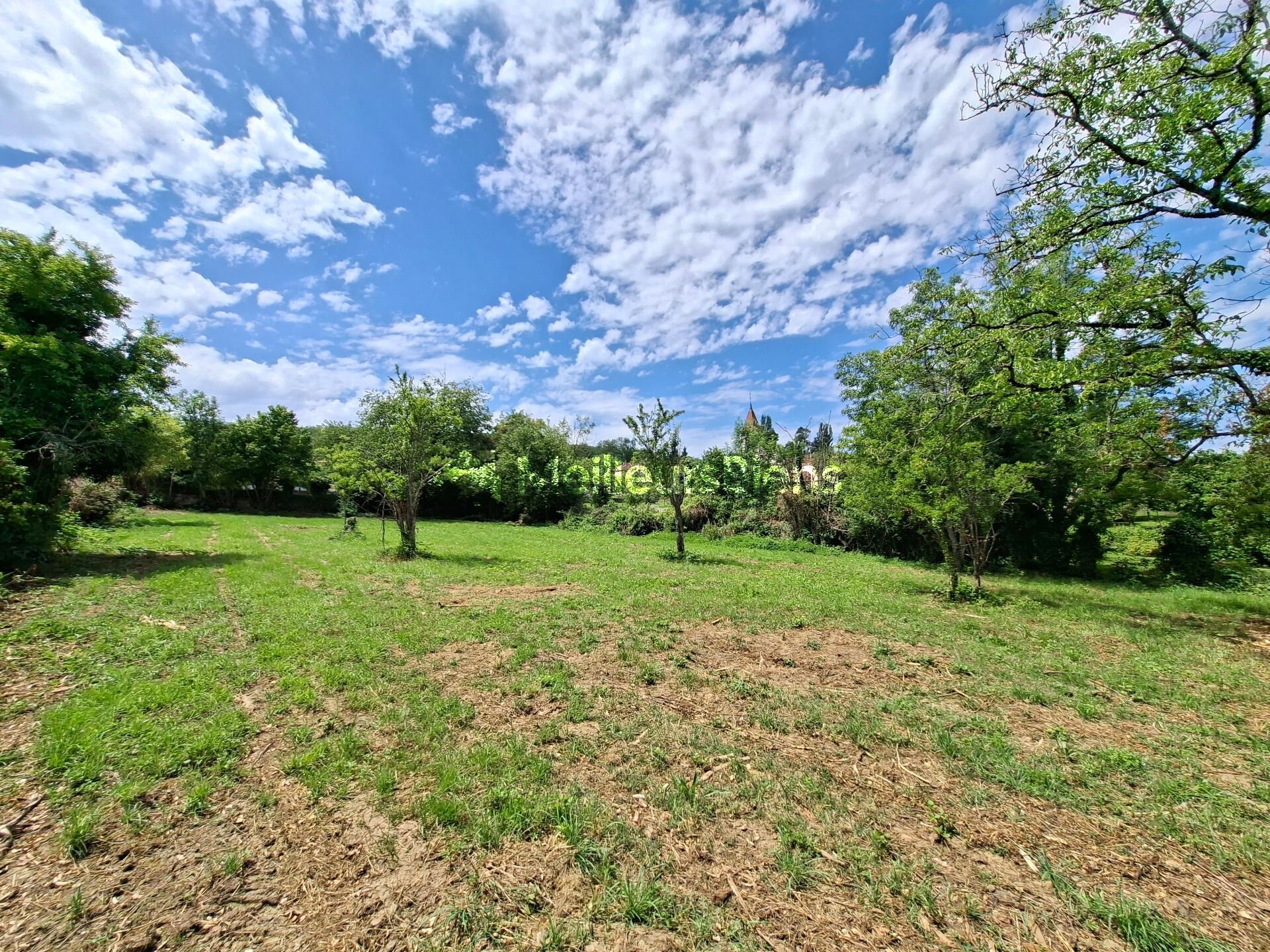 Vaivre-et-Montoille terrain viabilisé de 2220 m² avec découpe possible