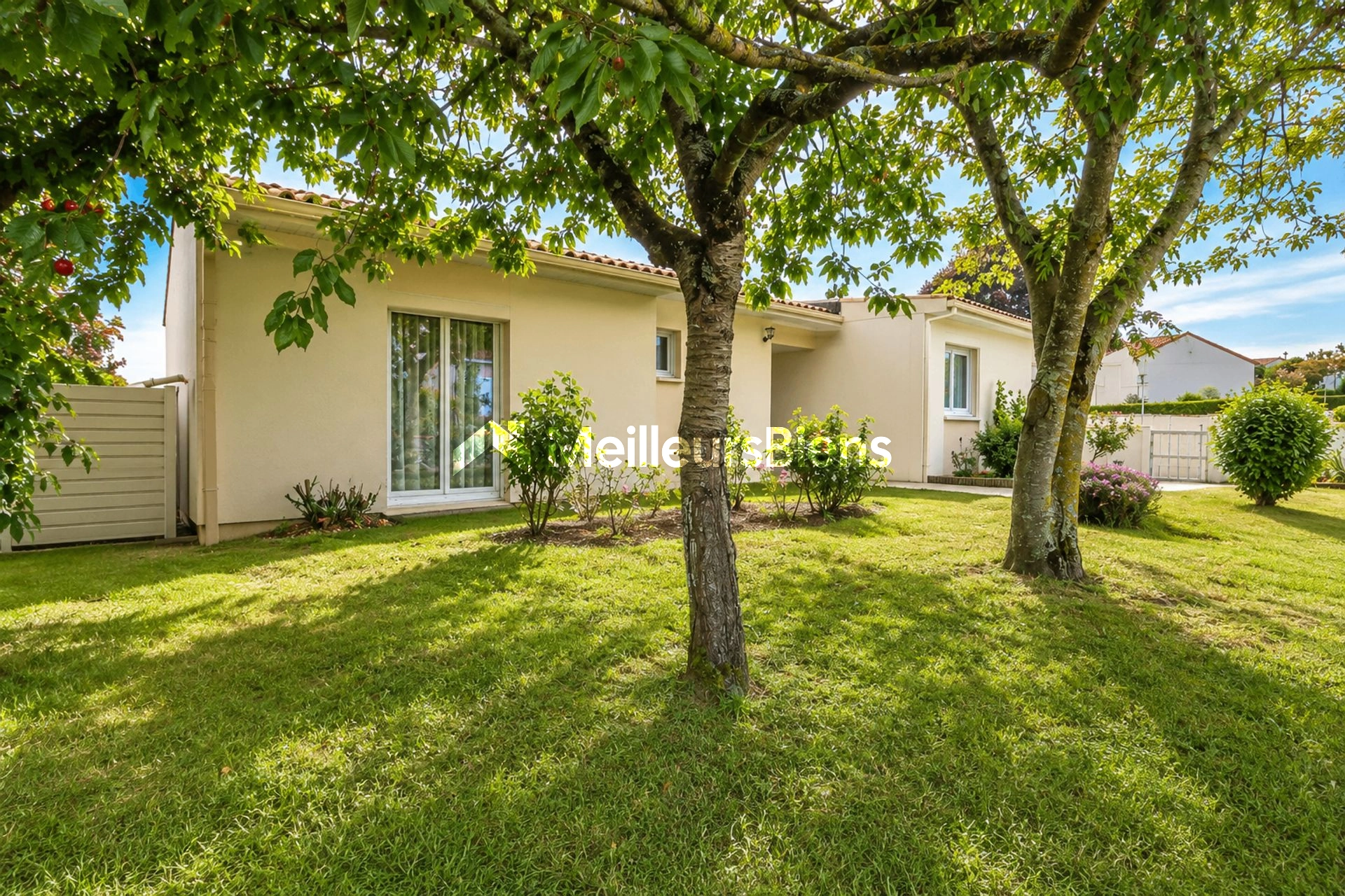 Maison familiale 101 m² avec 3 chambres et jardin arboré de 688 m² – Cholet