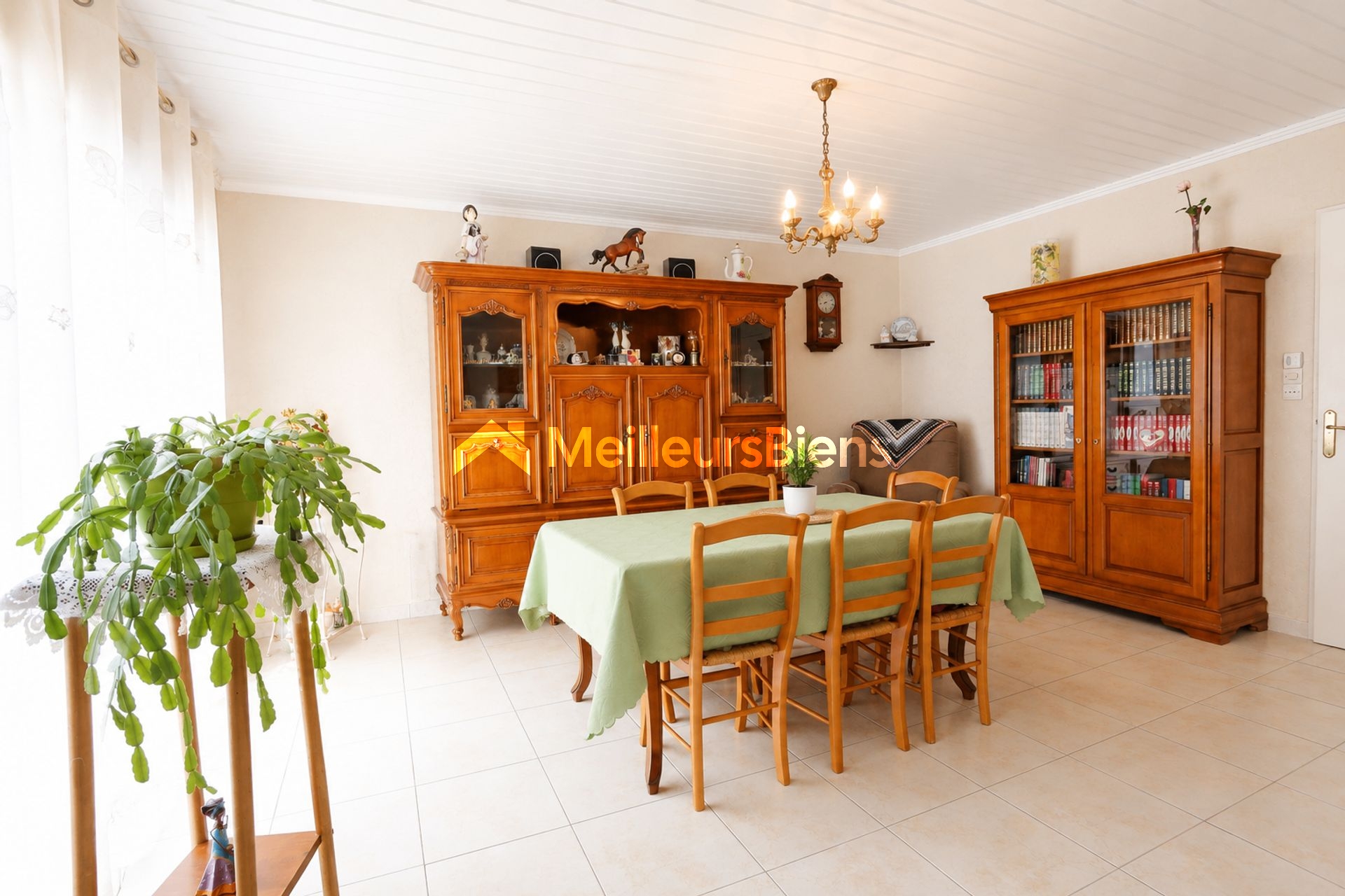 Maison familiale 101 m² avec 3 chambres et jardin arboré de 688 m² – Cholet
