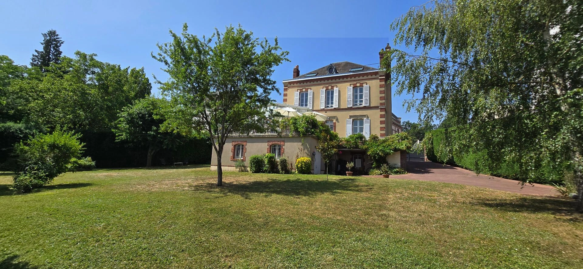 Magnifique maison bourgeoise d'environ 230m² plein coeur de CHARTRES