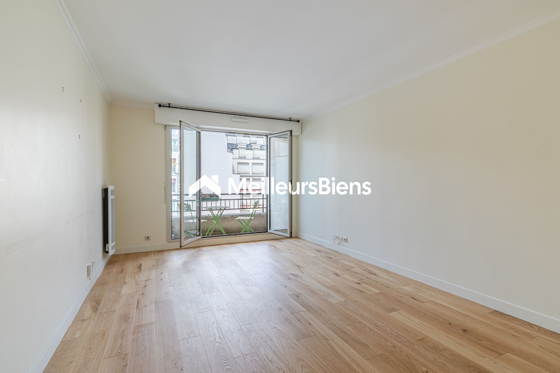 Paris 10ème – Cour des Petites Écuries – 2 pièces de 58 m² – 5e étage avec ascenseur – Balcon – Cave – Parking – Calme absolu sur cour