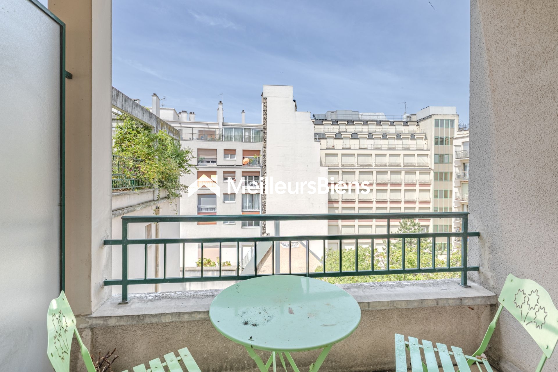 Paris 10ème – Cour des Petites Écuries – 2 pièces de 58 m² – 5e étage avec ascenseur – Balcon – Cave – Parking – Calme absolu sur cour
